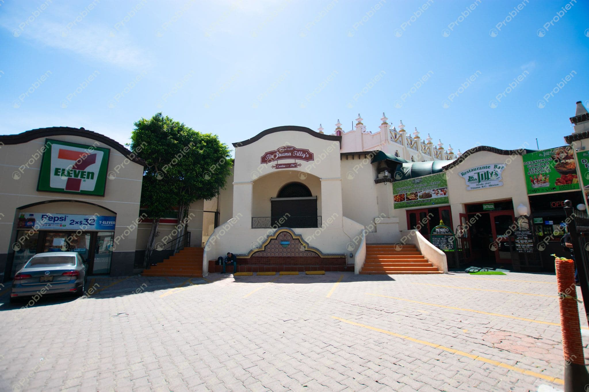 Local Comercial en Renta en El Foro – Zona Centro Tijuana, 980 m² en el Icónico Palacio Jai Alai