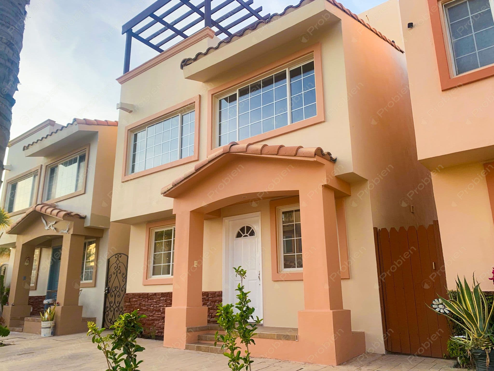 Hermosa Casa en Renta en La Cúspide – Vista al Mar y Terraza con Pérgola