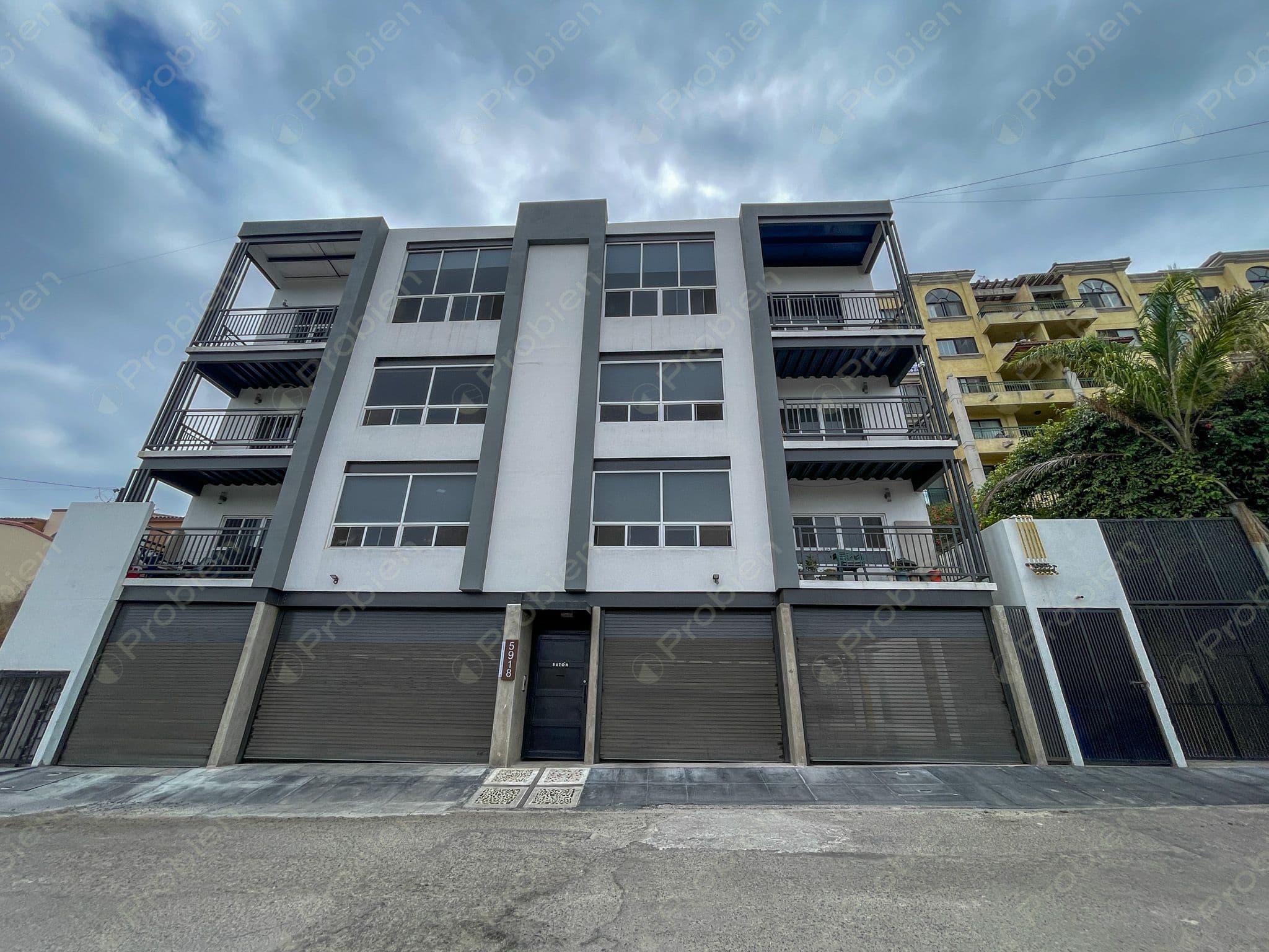 Departamento Loft en Renta en Montebello – Vista Panorámica y Balcón