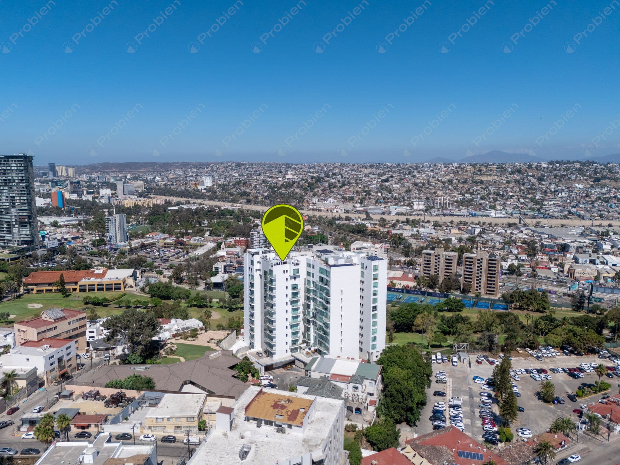 Penthouse Amueblado en Renta con Vista al Campo de Golf en Chapultepec Este – Diseño y Confort de Lujo