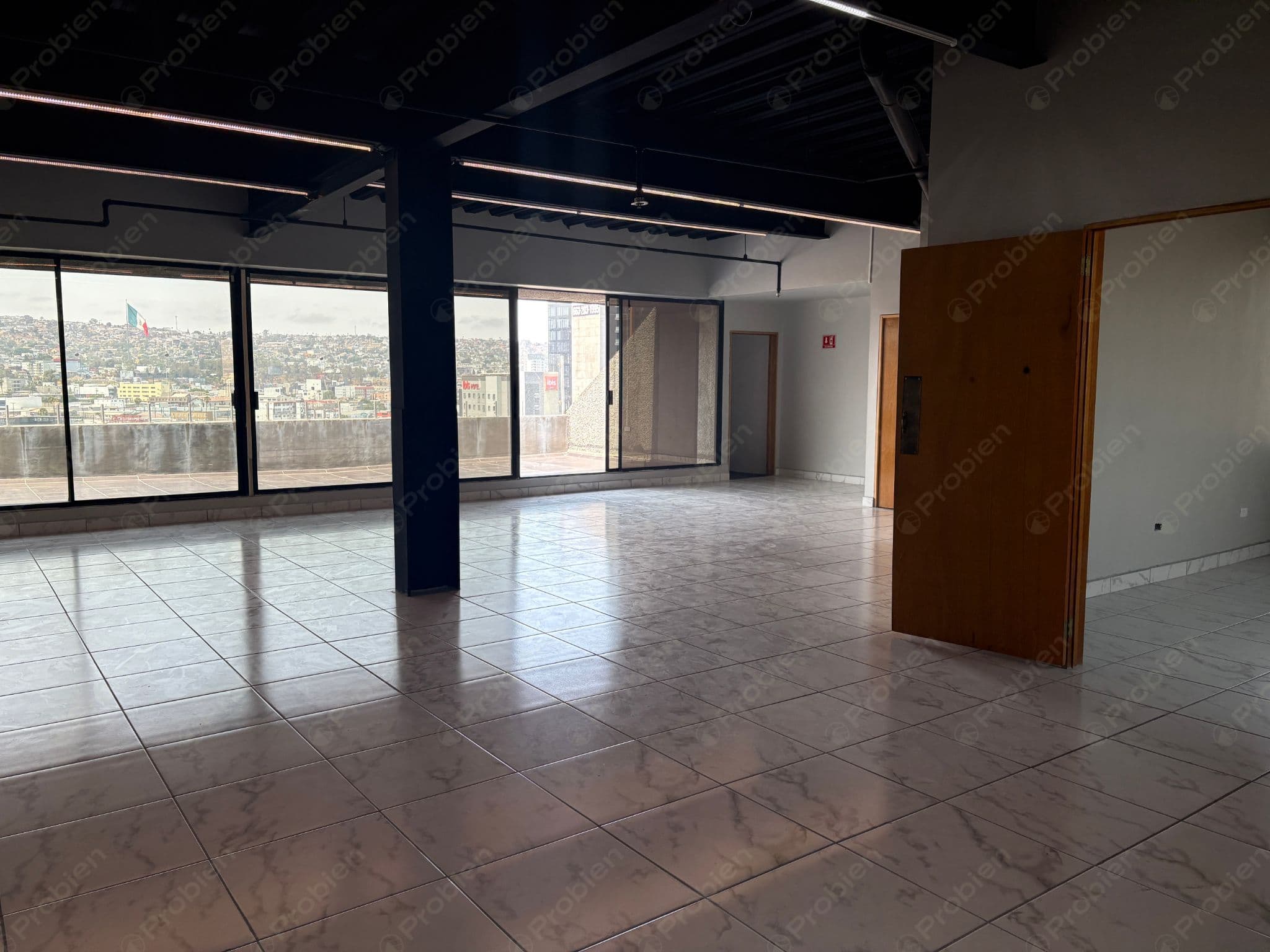 Oficina Penthouse en Renta en Zona Río – Torre MOL con Terraza y Vista Panorámica