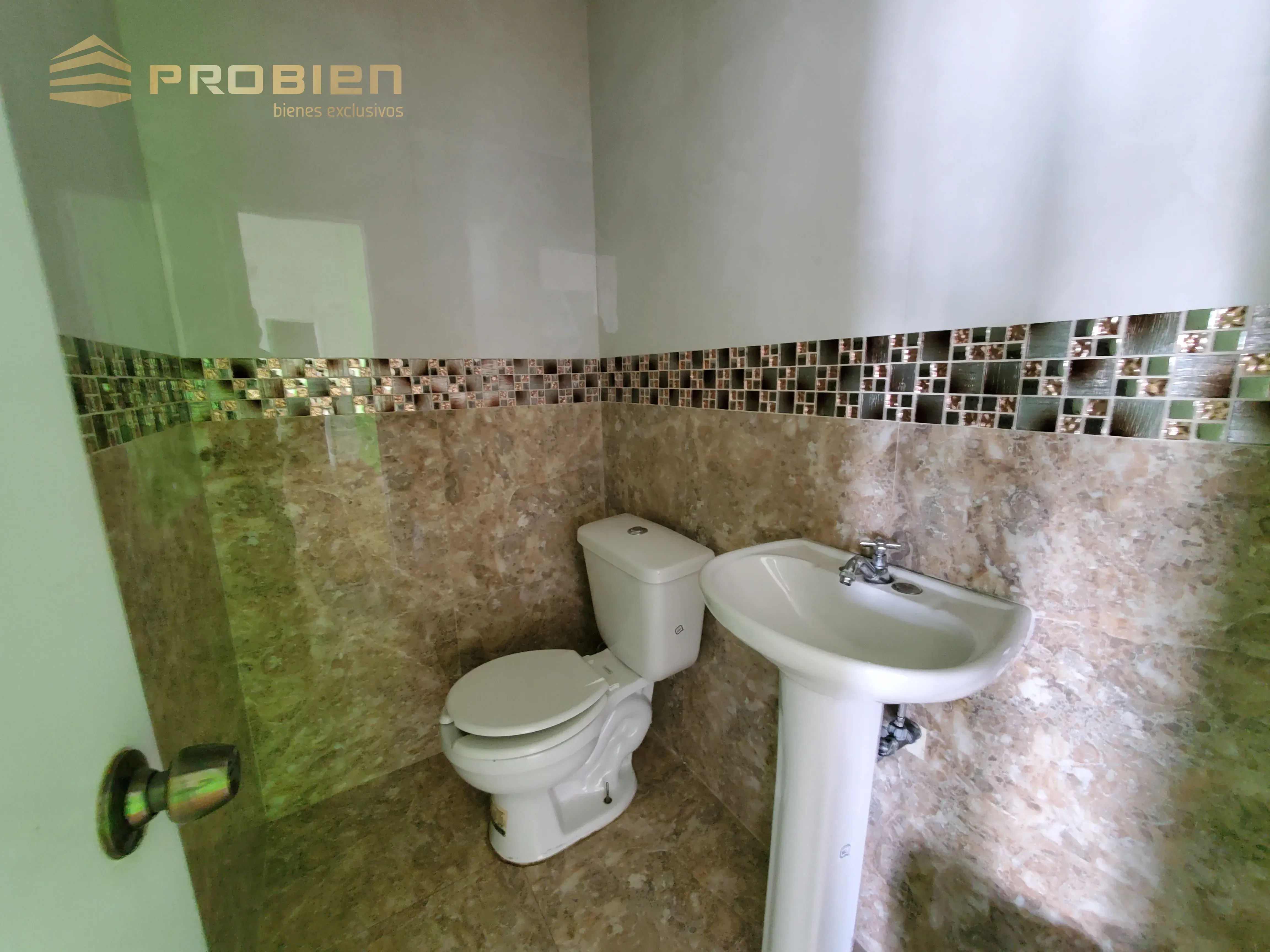 Plaza comercial en renta- Col. Aeropuerto (Plaza Aeropuerto) - Foto 8 de 11