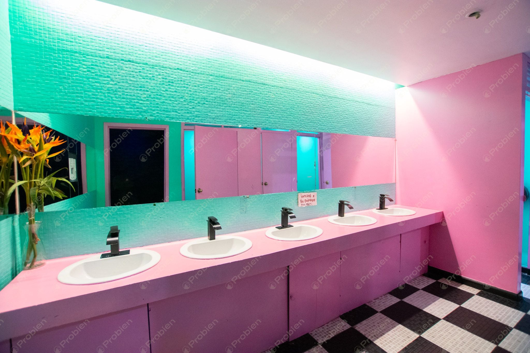 Local Comercial en Renta en El Foro – Zona Centro Tijuana, 980 m² en el Icónico Palacio Jai Alai - Foto 15 de 30