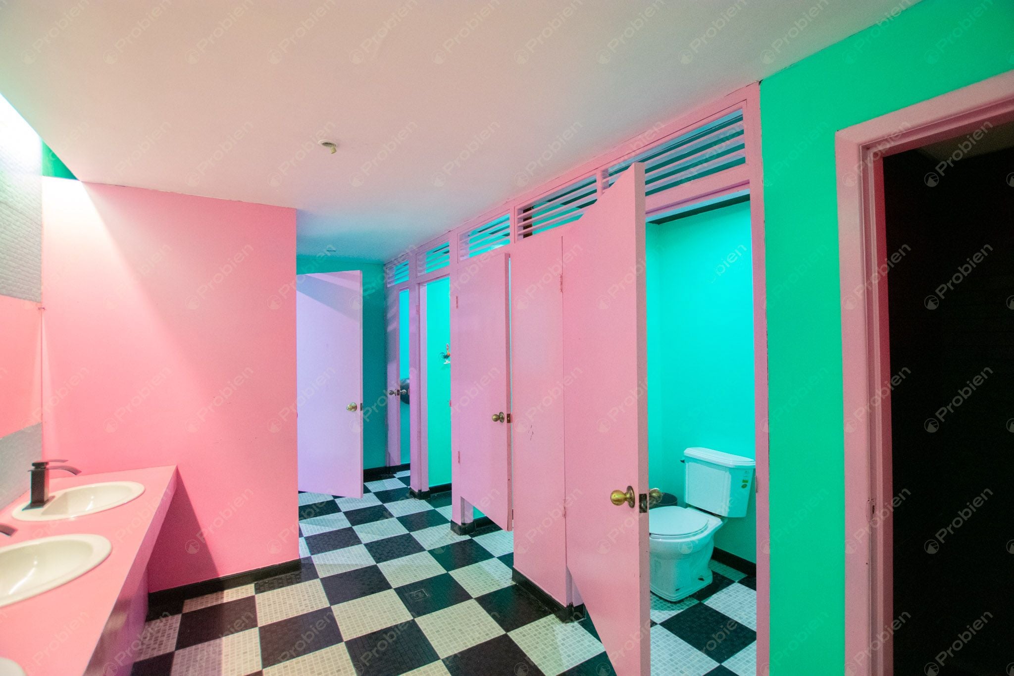 Local Comercial en Renta en El Foro – Zona Centro Tijuana, 980 m² en el Icónico Palacio Jai Alai - Foto 16 de 30