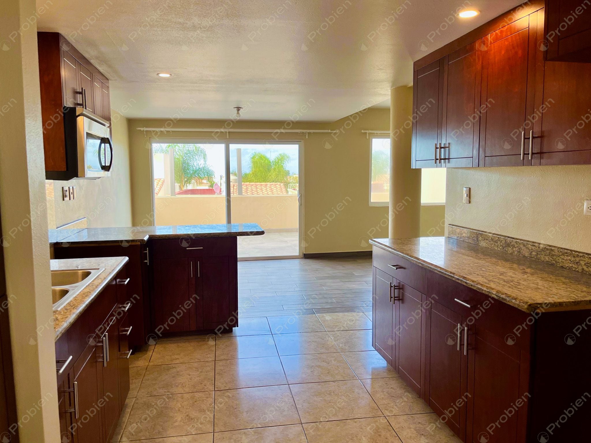 Hermosa Casa en Renta en La Cúspide – Vista al Mar y Terraza con Pérgola - Foto 4 de 19