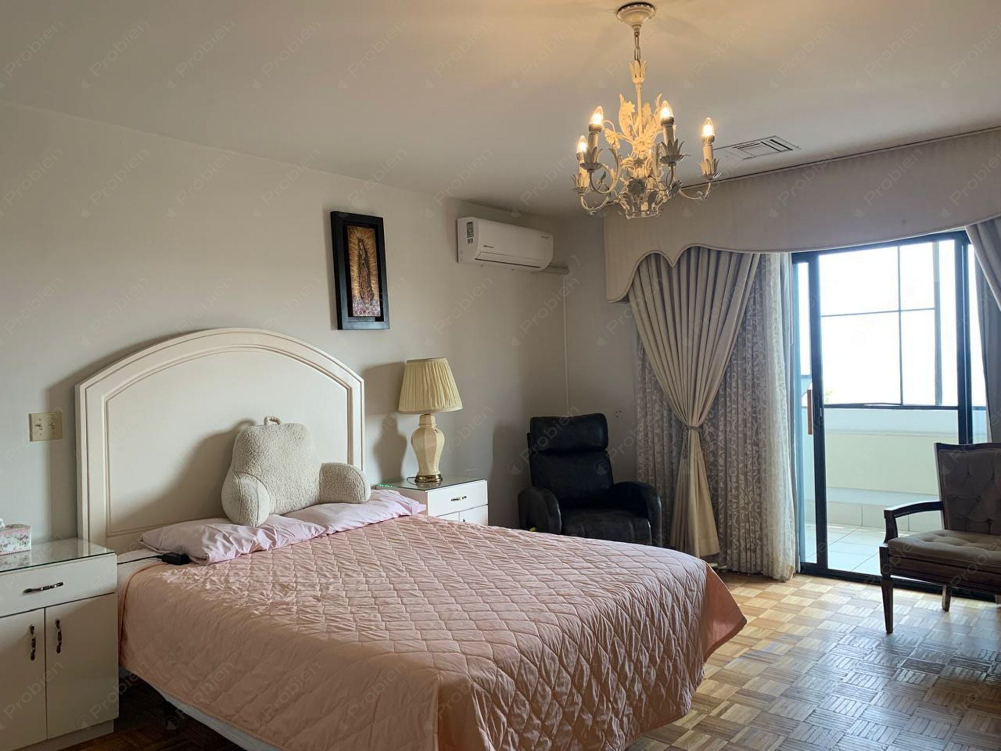 Casa en Renta / Venta en Laderas de Monterrey – 3 Niveles, Elevador y Amplio Patio con Vista - Foto 4 de 19