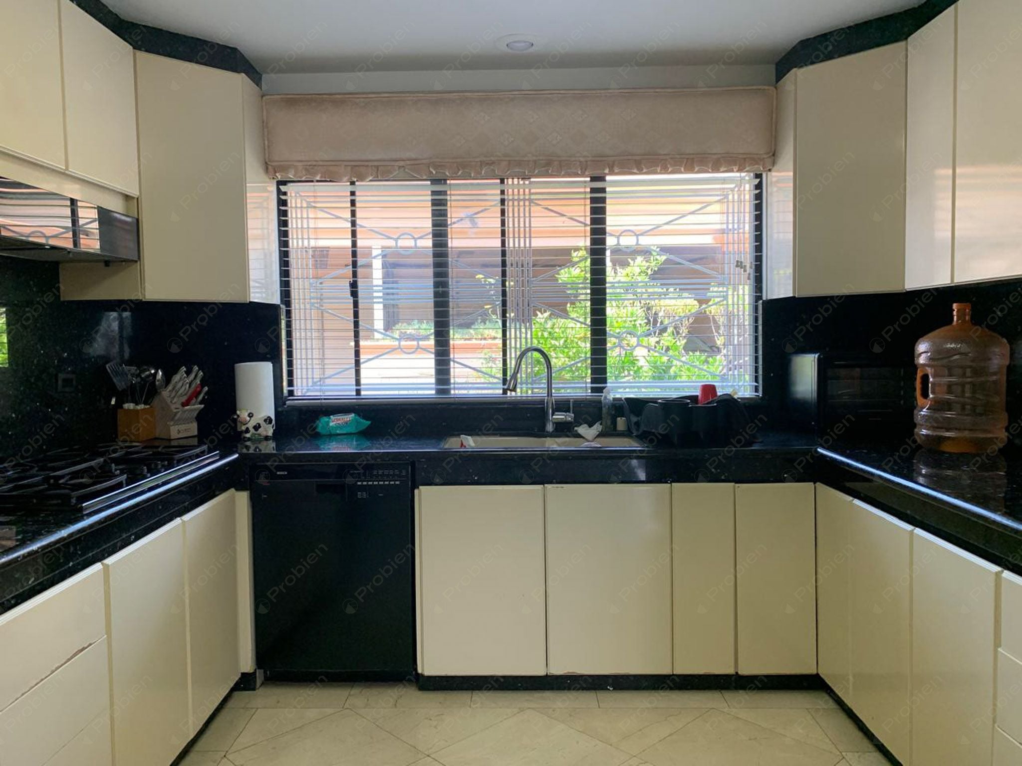 Casa en Renta / Venta en Laderas de Monterrey – 3 Niveles, Elevador y Amplio Patio con Vista - Foto 6 de 19