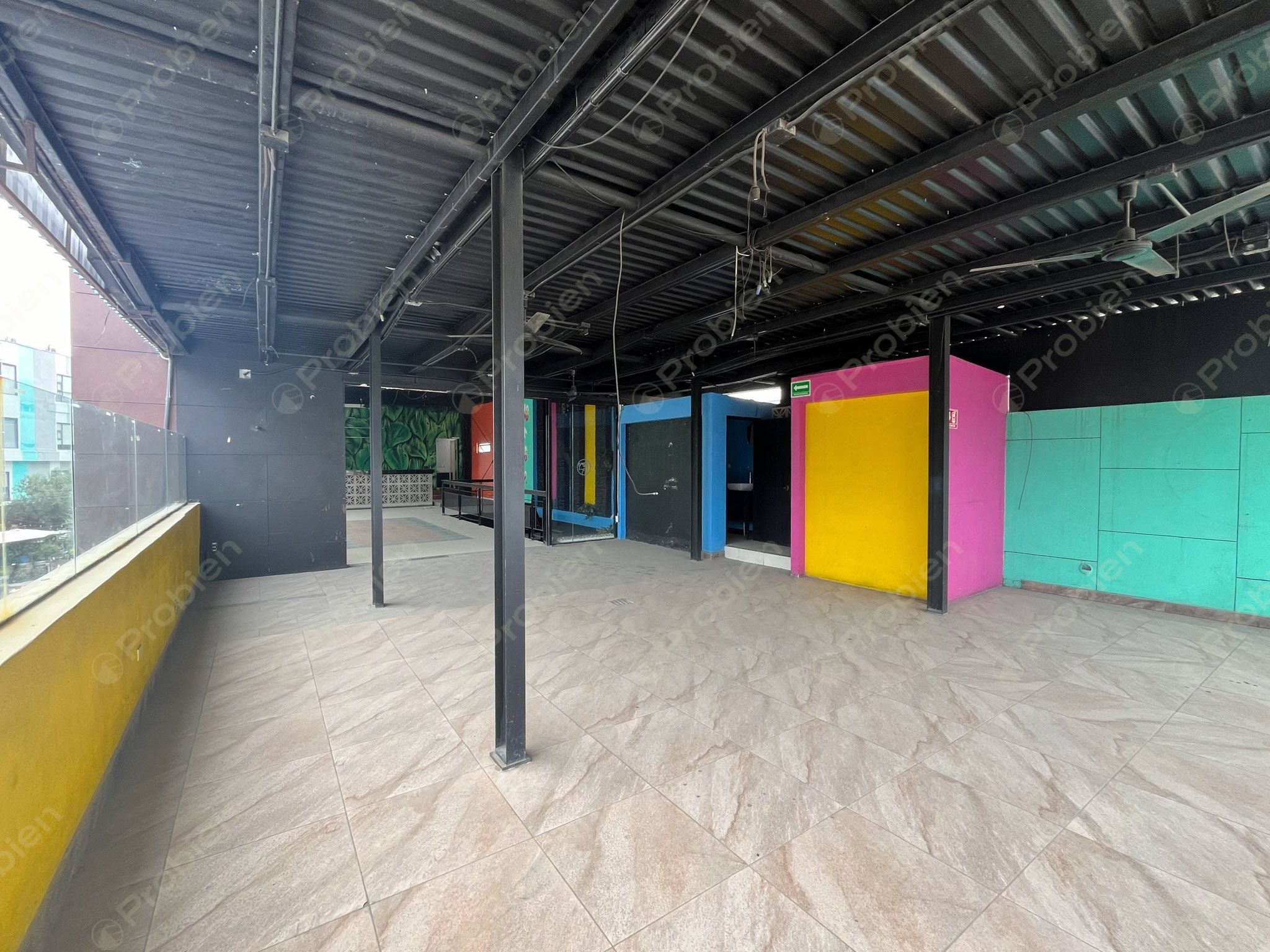 Local comercial de dos niveles en Renta - En Zona Rio - Foto 3 de 14