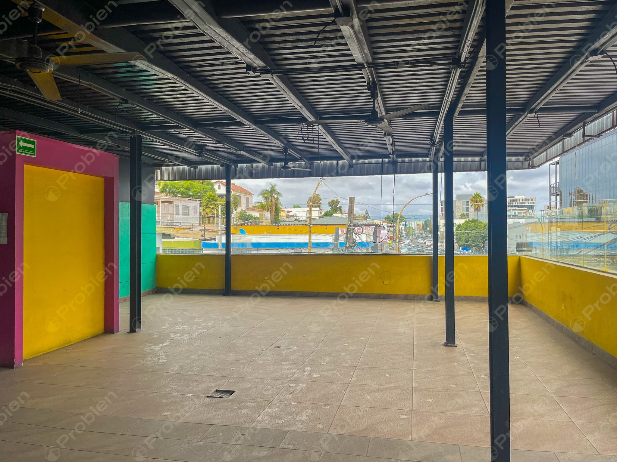 Local comercial de dos niveles en Renta - En Zona Rio - Foto 9 de 14