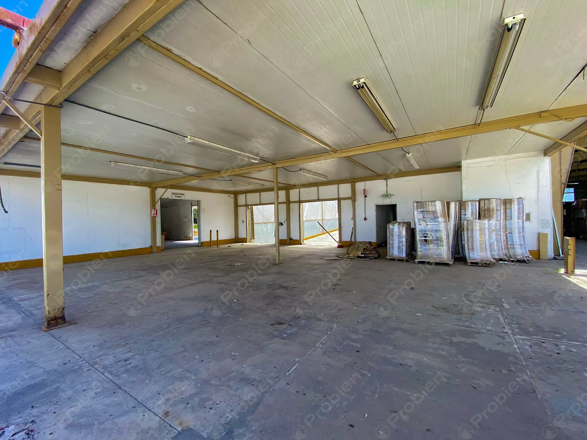 Bodega en Venta - En Valle de las Palmas - Foto 12 de 27