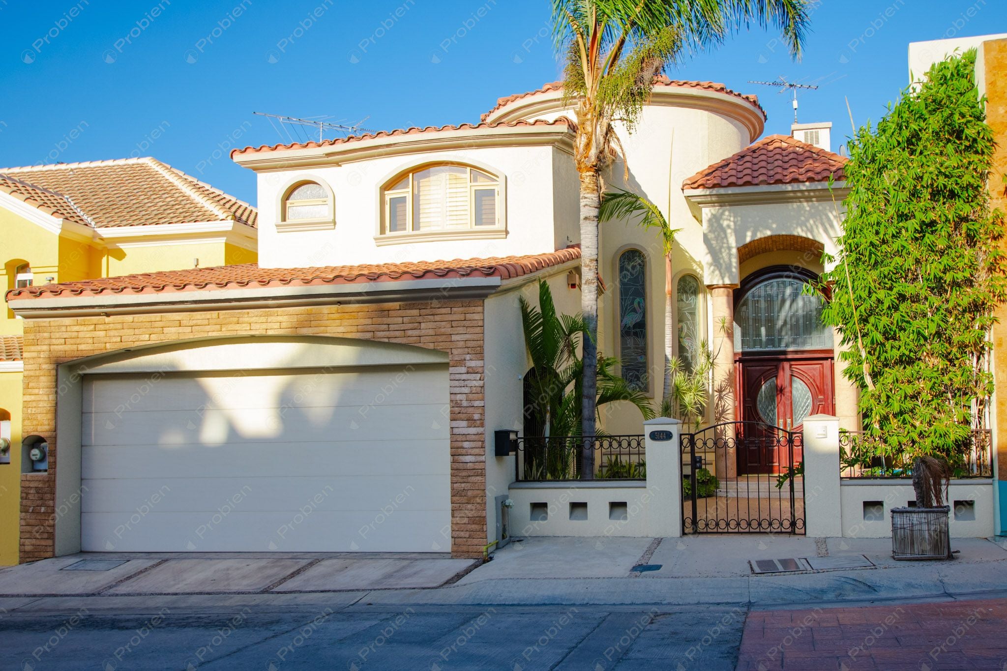 Casa en Venta en Puerta de Hierro – Estilo Californiano en Privada Exclusiva - Foto 1 de 27