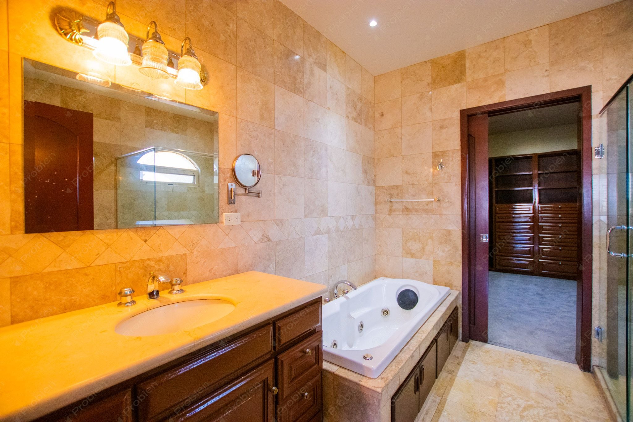 Casa en Venta en Puerta de Hierro – Estilo Californiano en Privada Exclusiva - Foto 17 de 27