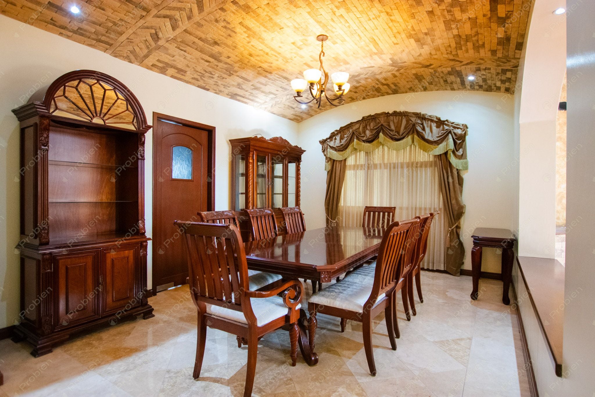 Casa en Venta en Puerta de Hierro – Estilo Californiano en Privada Exclusiva - Foto 4 de 27