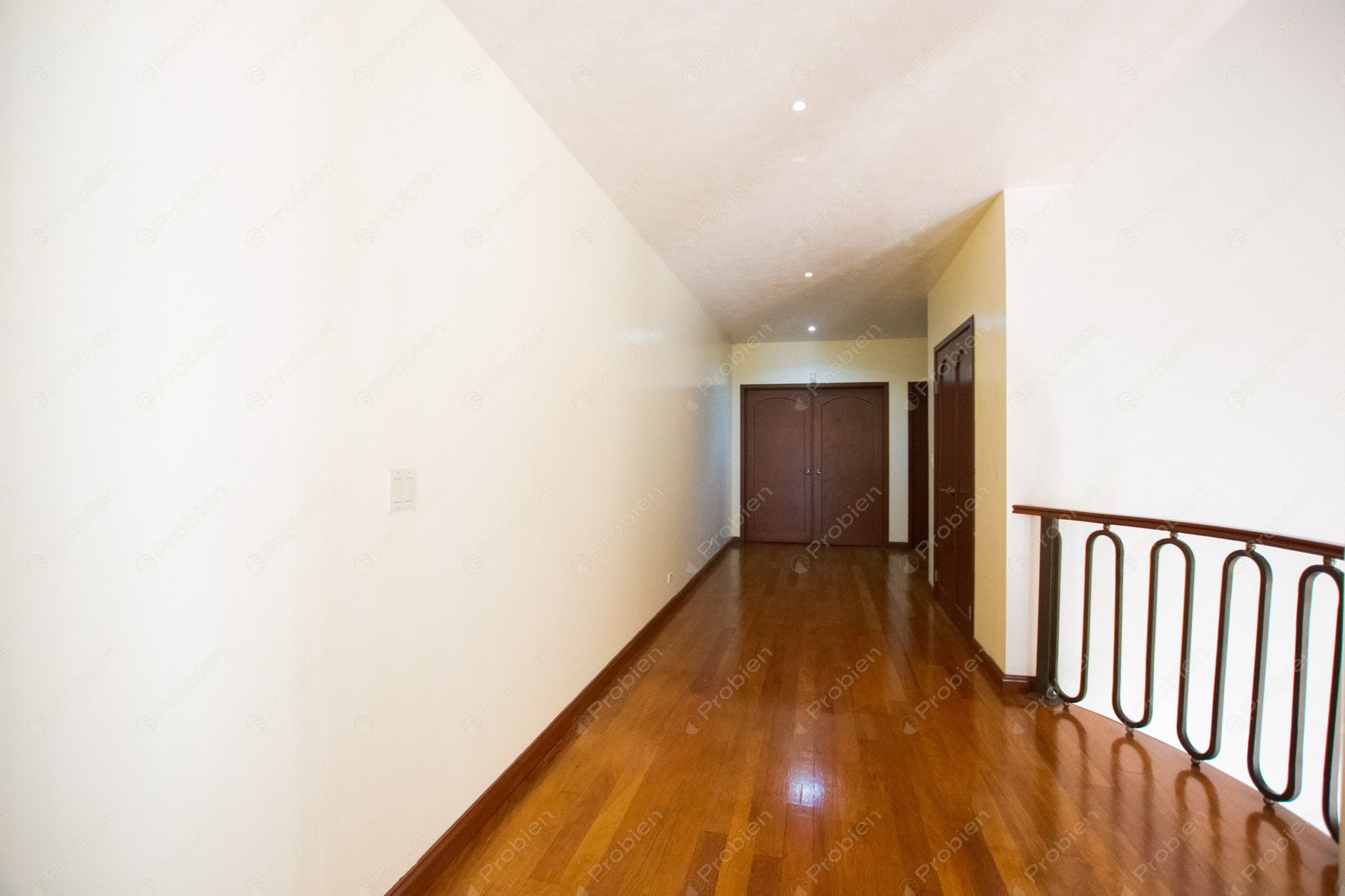 Casa en Venta en Puerta de Hierro – Estilo Californiano en Privada Exclusiva - Foto 8 de 27