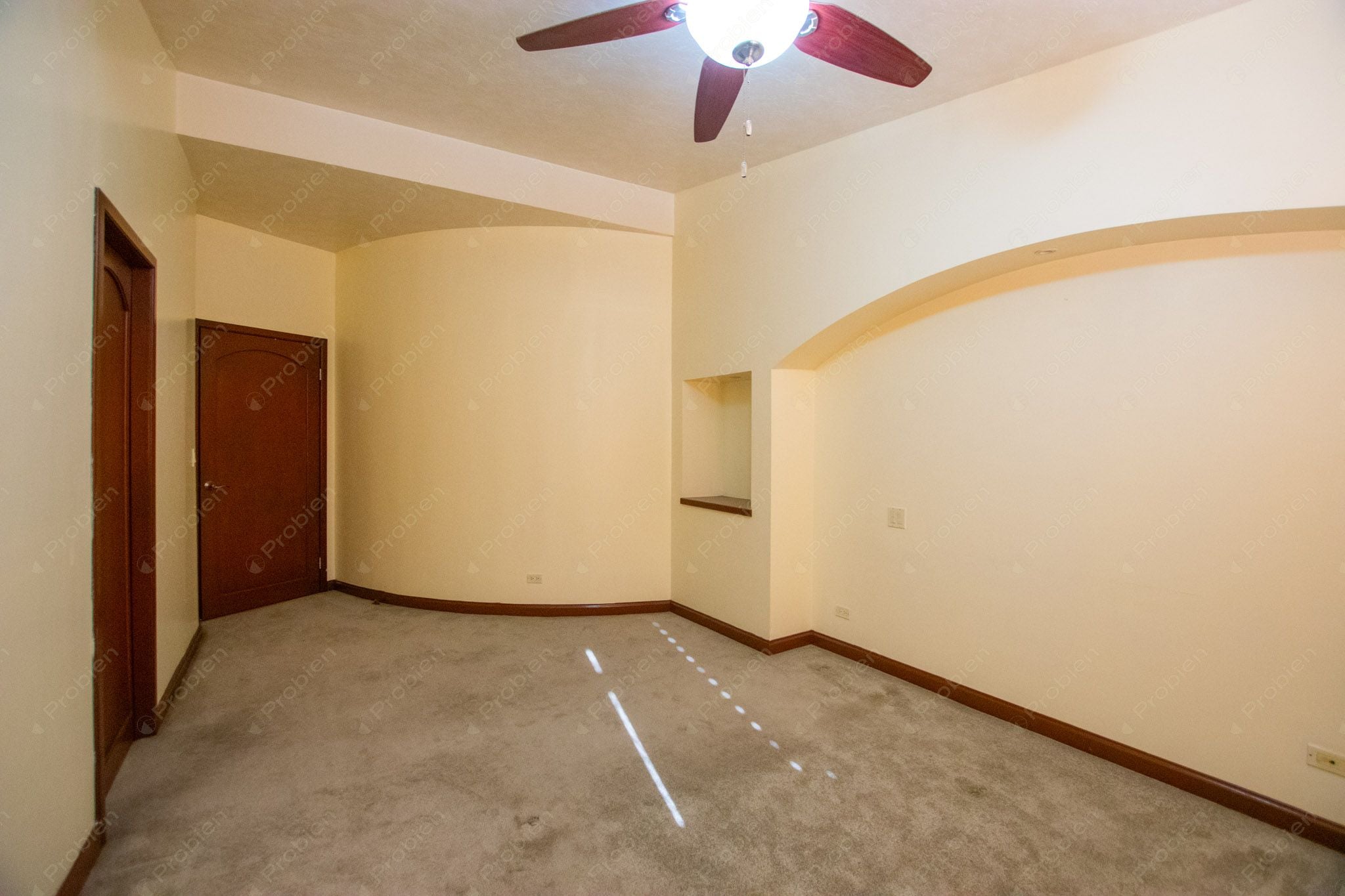 Casa en Venta en Puerta de Hierro – Estilo Californiano en Privada Exclusiva - Foto 9 de 27