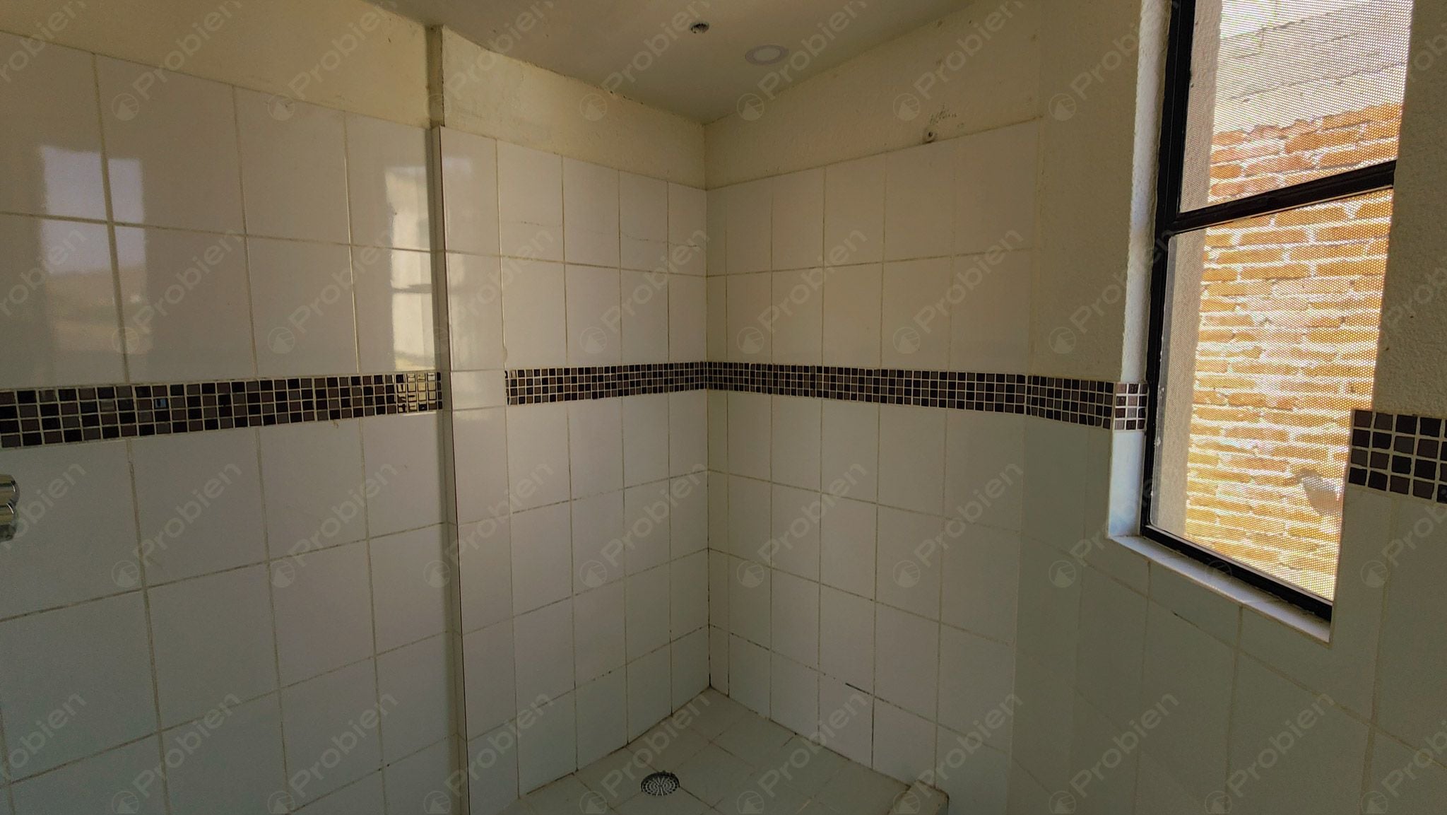 Edificio / Casa en Venta en Guaycura – Ideal para Vivienda o Fundación - Foto 13 de 31