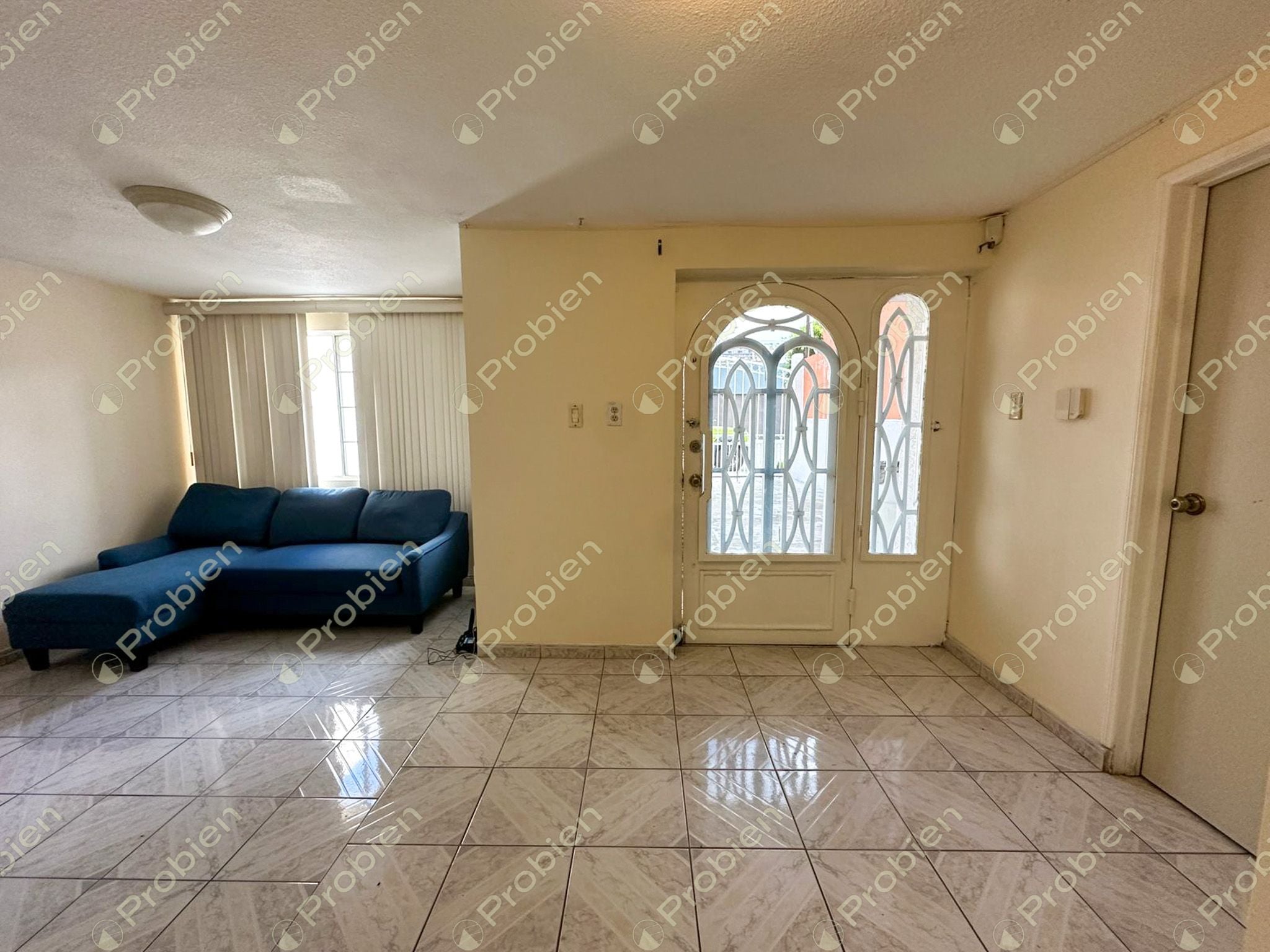 Casa en Venta en Isla Coronado, Playas de Tijuana – Ubicación Privilegiada Cerca del Mar - Foto 2 de 24