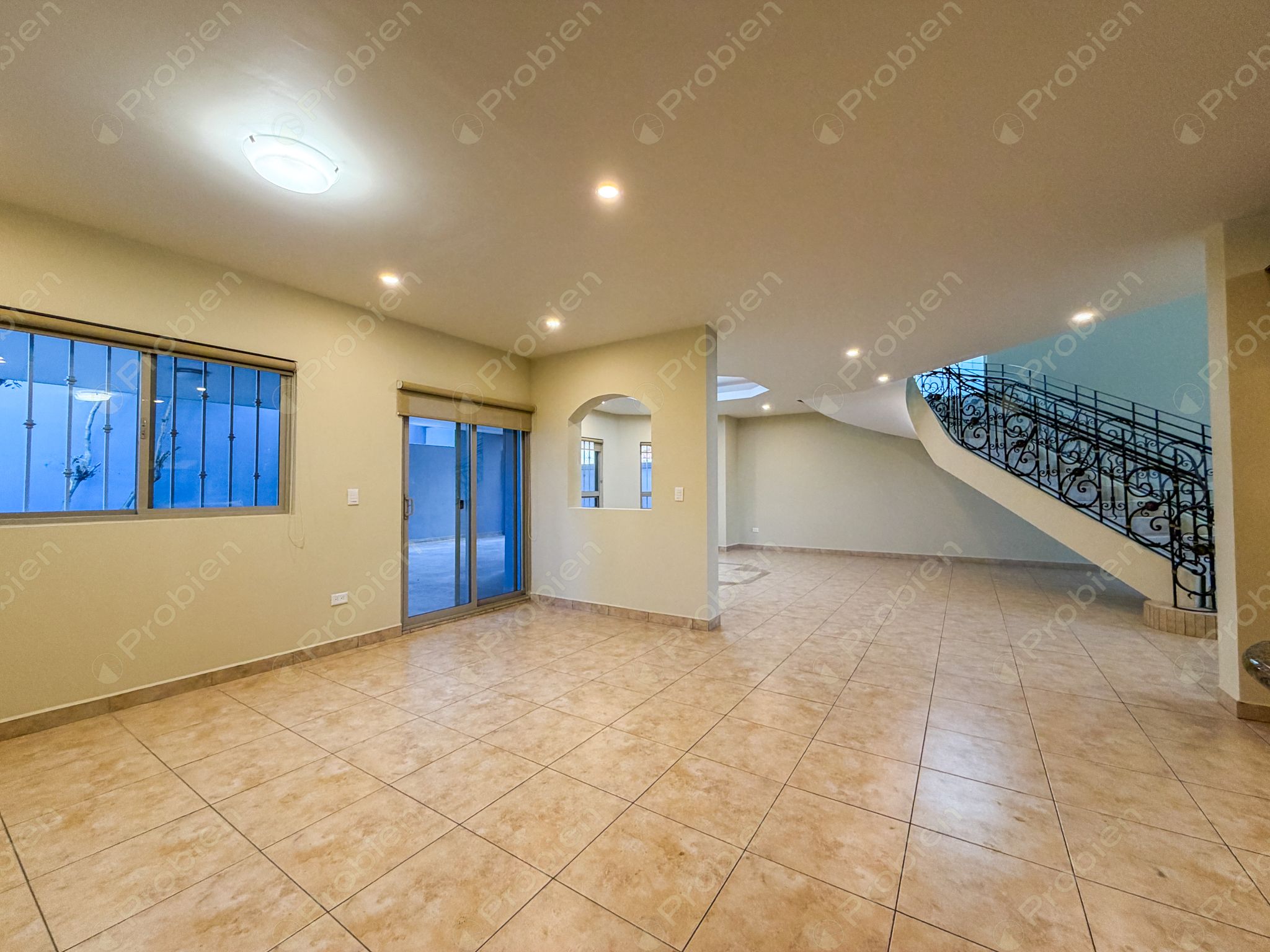 Casa en renta en Puerta de Hierro con 4 recámaras y amplio patio en Tijuana - Foto 8 de 27