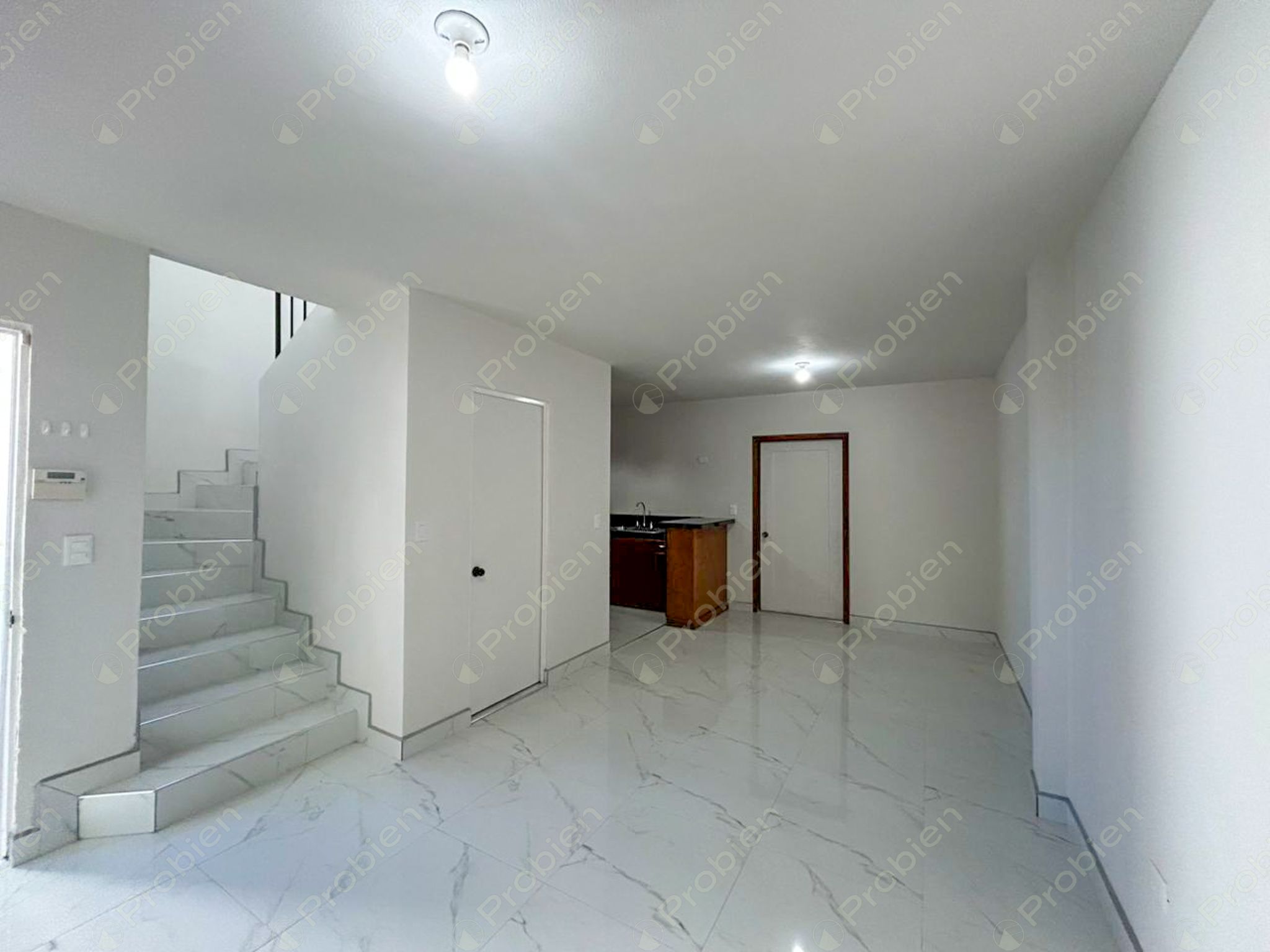 Casa en renta en Urbi Quinta Versalles en privada con 4 recámaras y seguridad - Foto 3 de 15