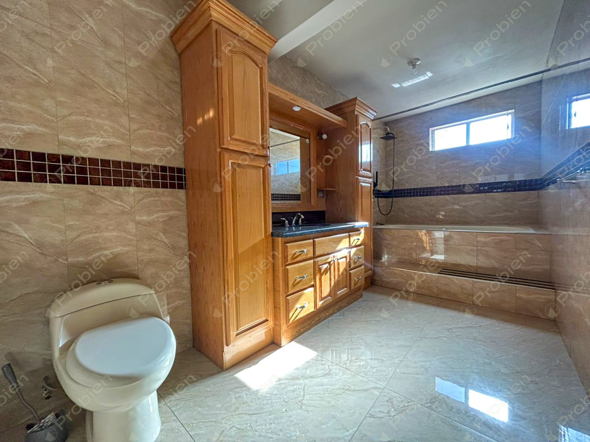 Casa en renta en Urbi Quinta Versalles en privada con 4 recámaras y seguridad - Foto 5 de 15