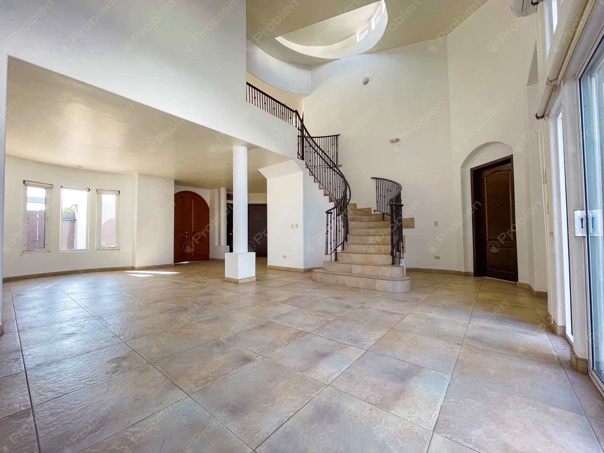 Casa en Venta en Hacienda Agua Caliente – 4 Recámaras, Patio Amplio y Excelente Ubicación - Foto 10 de 25