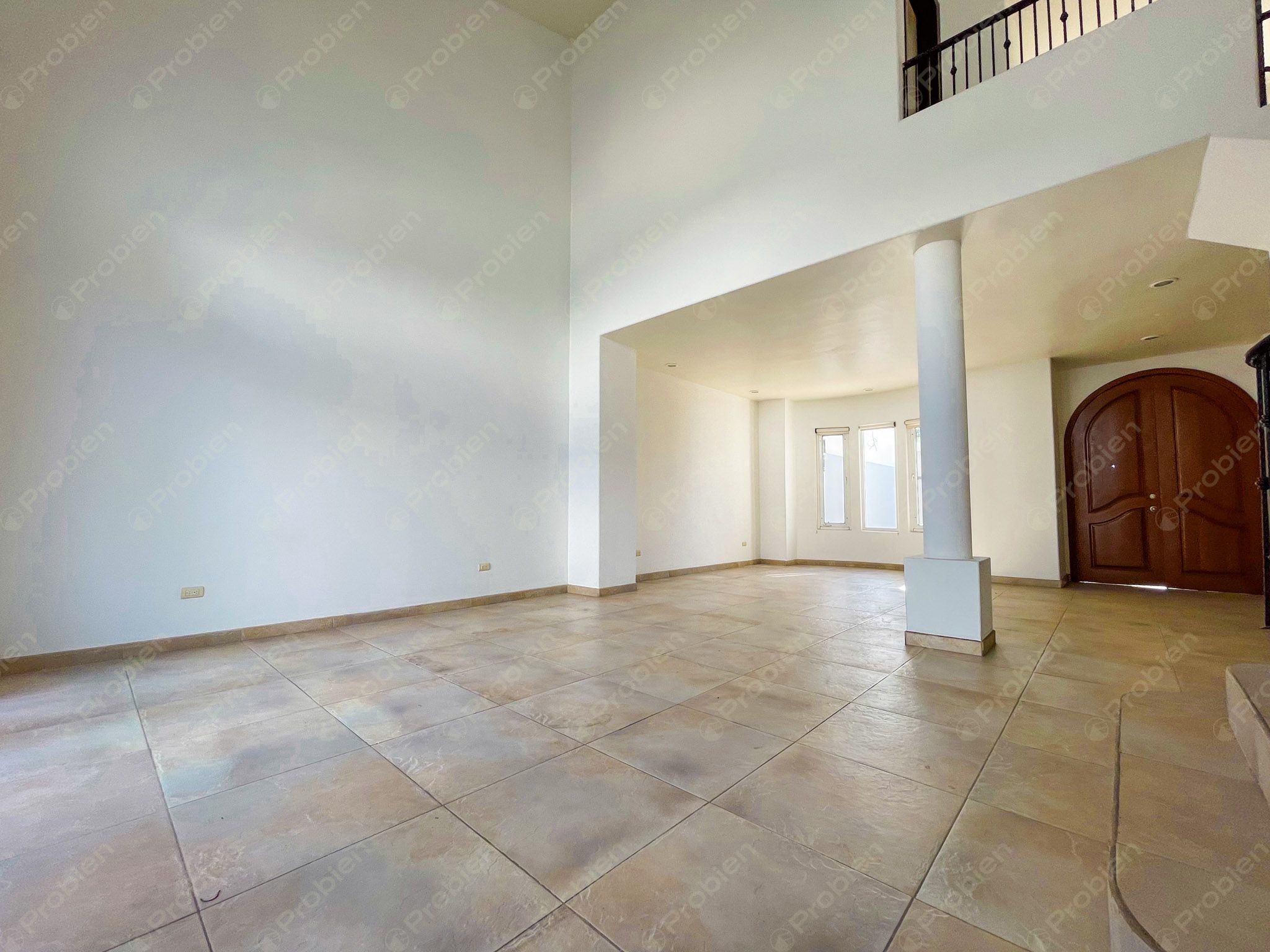 Casa en Venta en Hacienda Agua Caliente – 4 Recámaras, Patio Amplio y Excelente Ubicación - Foto 11 de 25