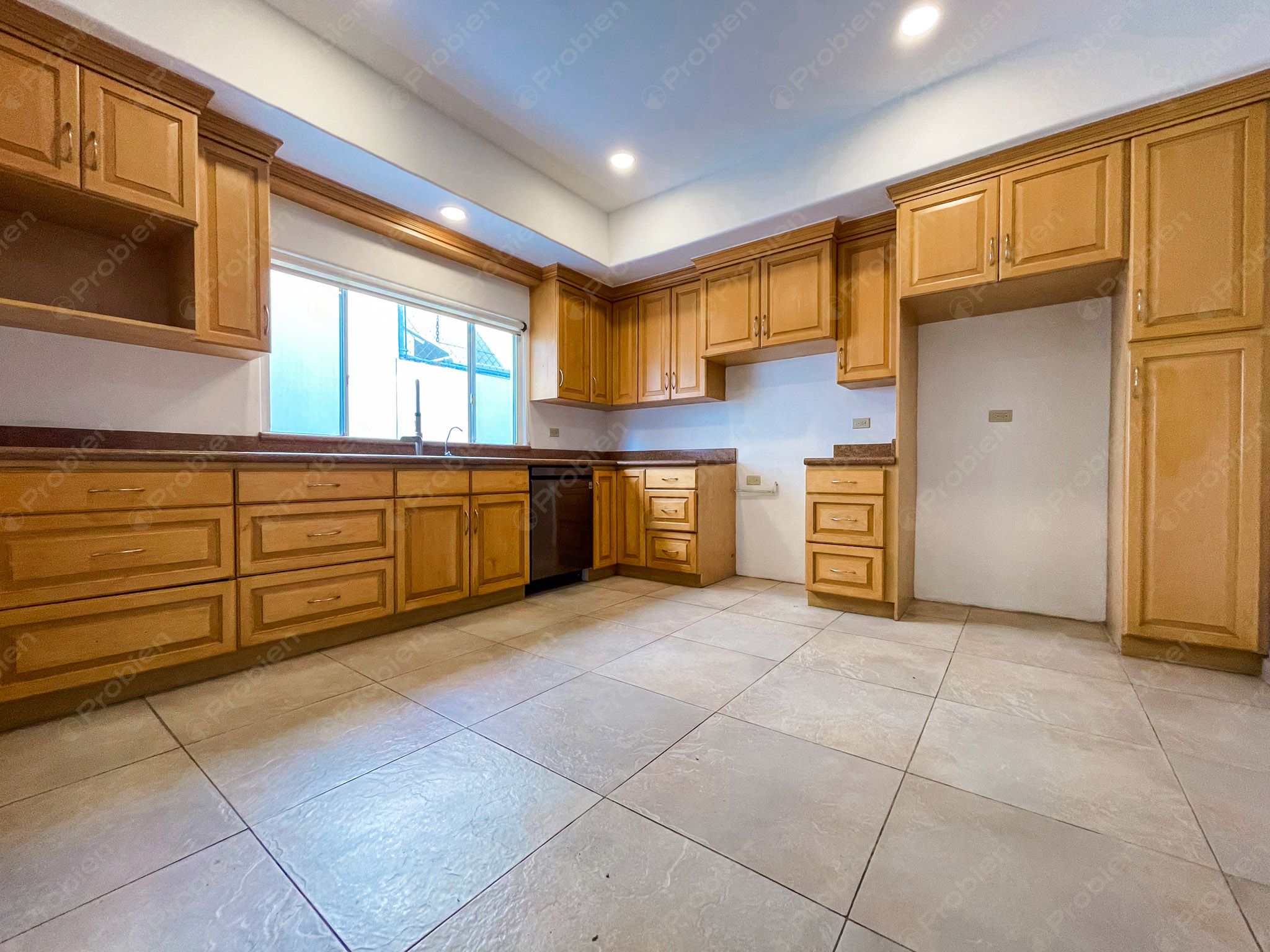 Casa en Venta en Hacienda Agua Caliente – 4 Recámaras, Patio Amplio y Excelente Ubicación - Foto 12 de 25