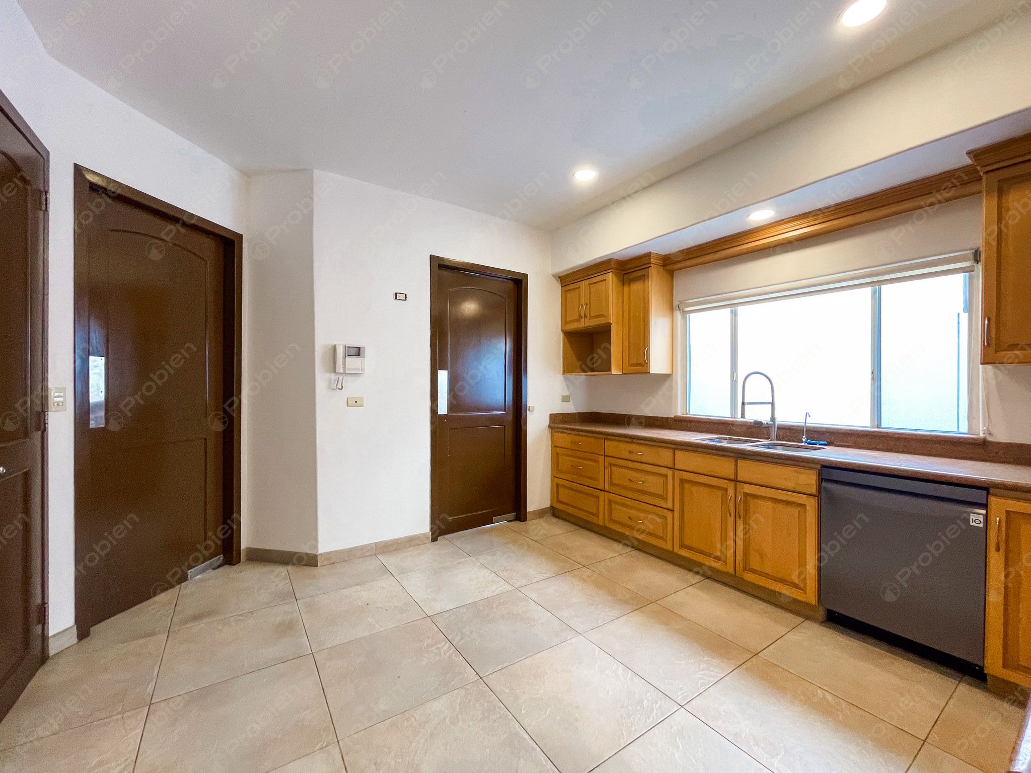 Casa en Venta en Hacienda Agua Caliente – 4 Recámaras, Patio Amplio y Excelente Ubicación - Foto 13 de 25