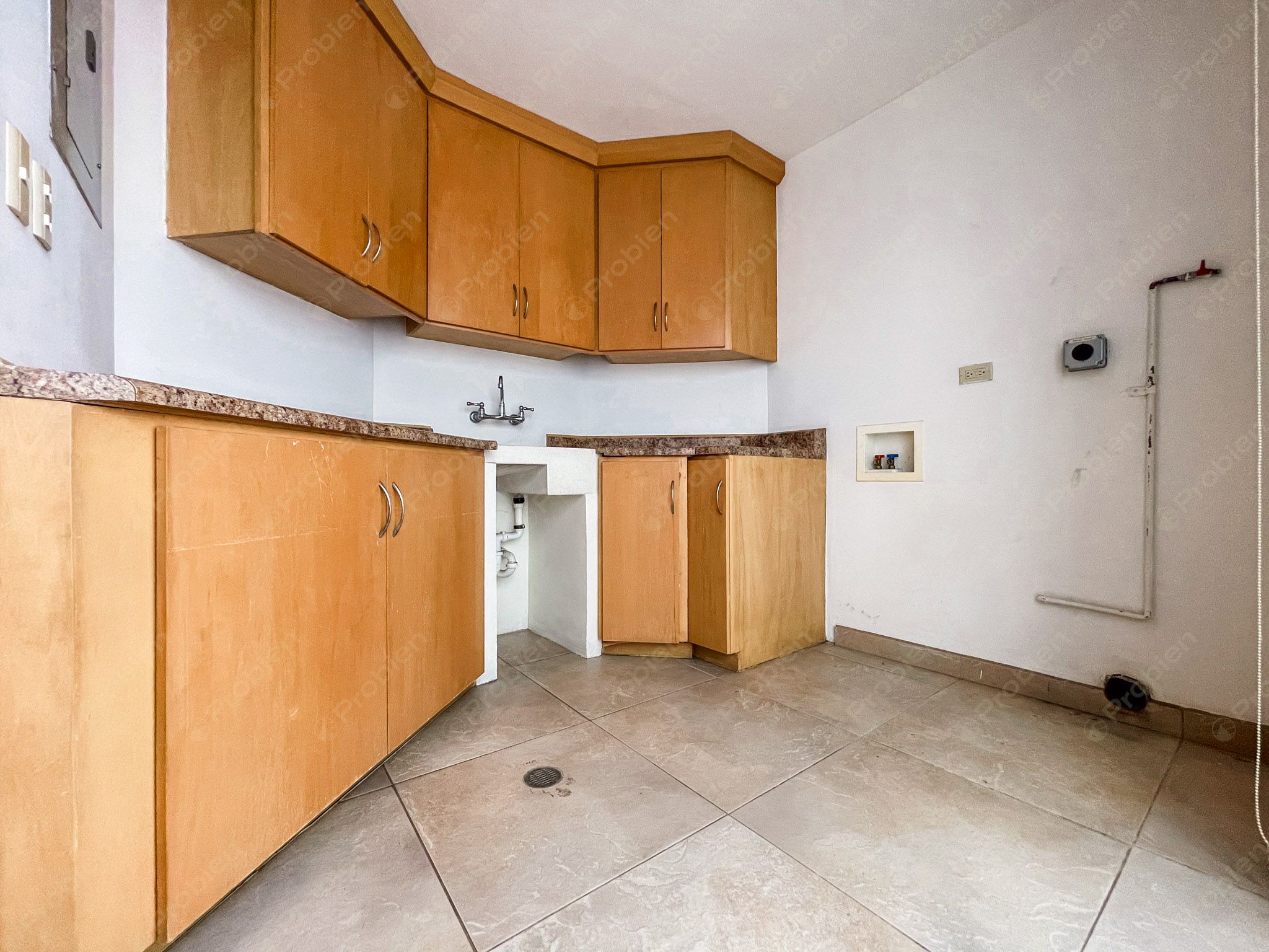 Casa en Venta en Hacienda Agua Caliente – 4 Recámaras, Patio Amplio y Excelente Ubicación - Foto 14 de 25