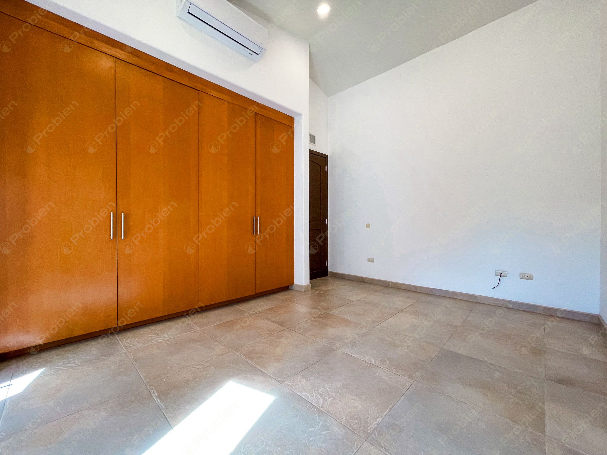 Casa en Venta en Hacienda Agua Caliente – 4 Recámaras, Patio Amplio y Excelente Ubicación - Foto 17 de 25