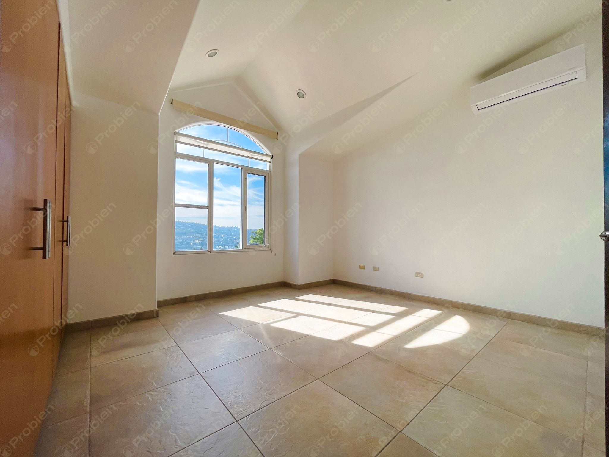Casa en Venta en Hacienda Agua Caliente – 4 Recámaras, Patio Amplio y Excelente Ubicación - Foto 19 de 25