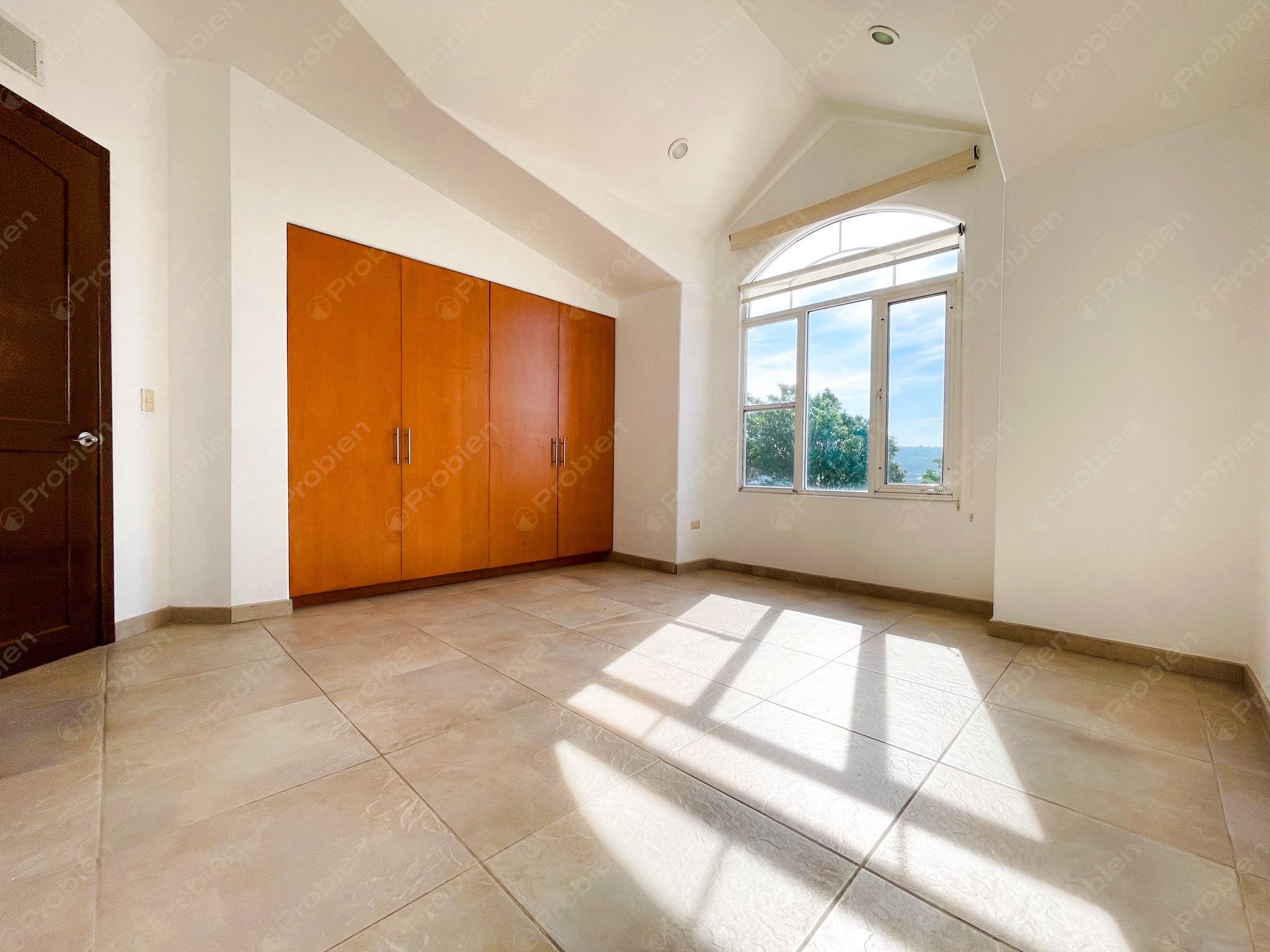 Casa en Venta en Hacienda Agua Caliente – 4 Recámaras, Patio Amplio y Excelente Ubicación - Foto 20 de 25