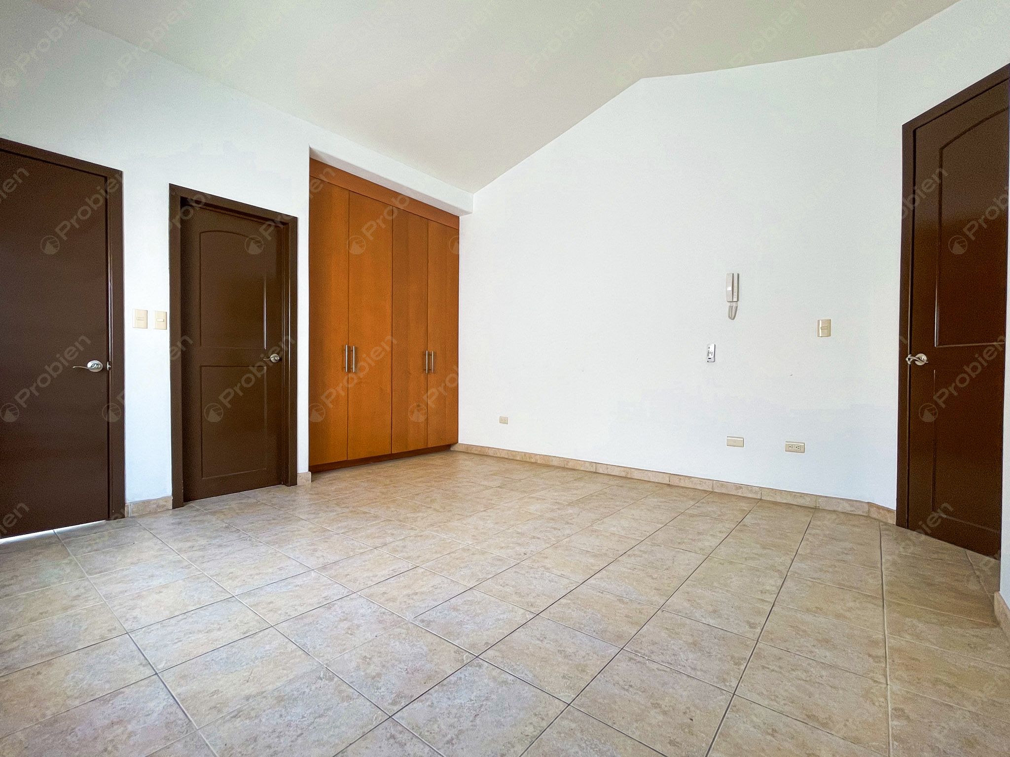 Casa en Venta en Hacienda Agua Caliente – 4 Recámaras, Patio Amplio y Excelente Ubicación - Foto 23 de 25