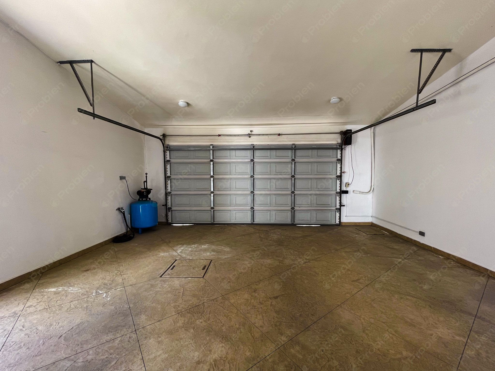 Casa en Venta en Hacienda Agua Caliente – 4 Recámaras, Patio Amplio y Excelente Ubicación - Foto 3 de 25