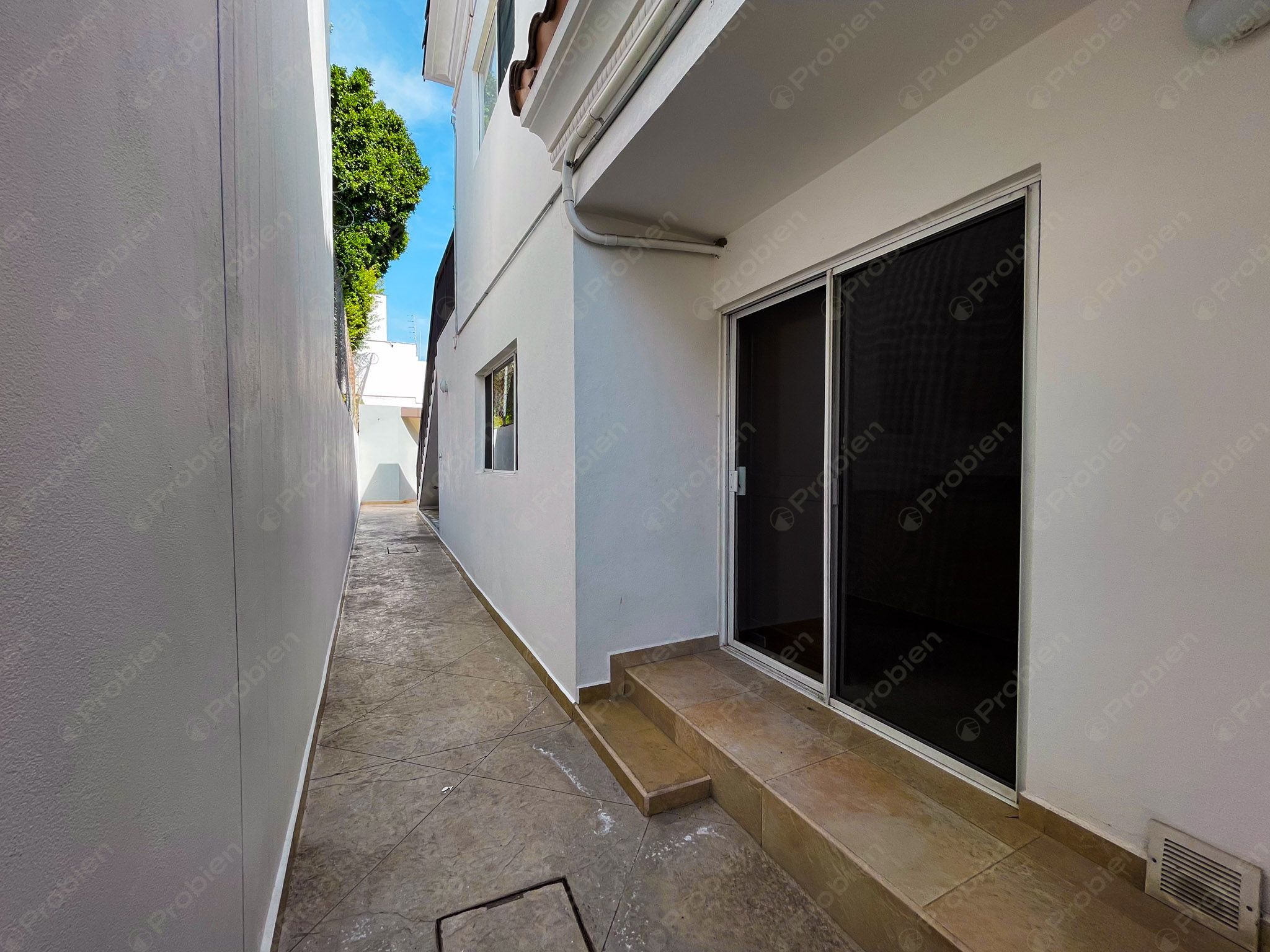 Casa en Venta en Hacienda Agua Caliente – 4 Recámaras, Patio Amplio y Excelente Ubicación - Foto 4 de 25
