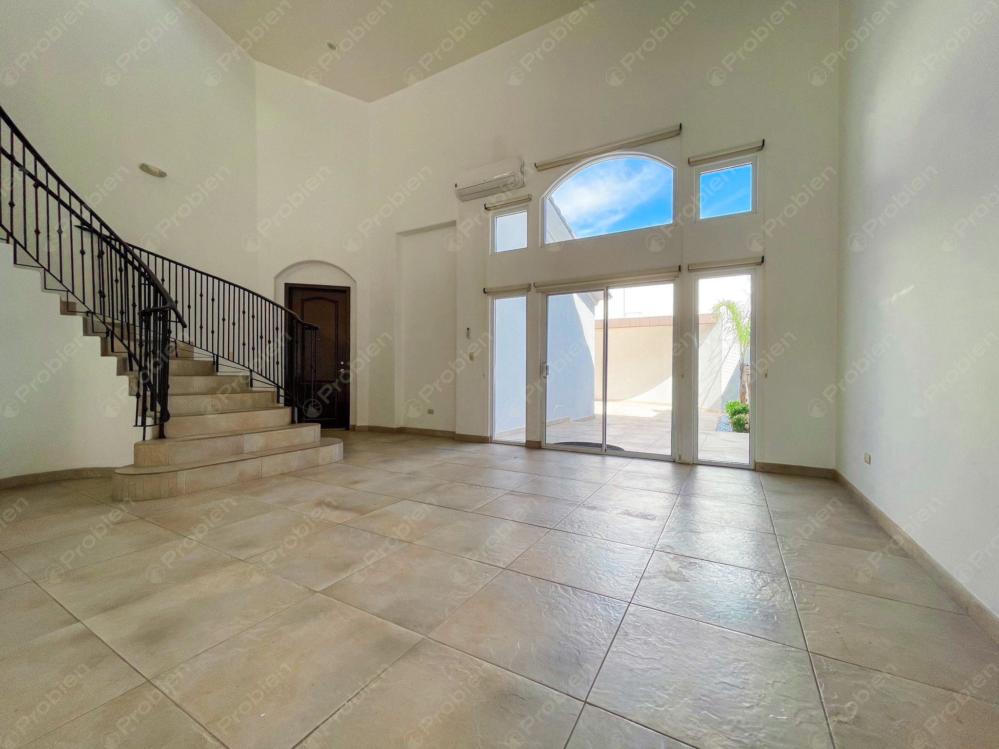 Casa en Venta en Hacienda Agua Caliente – 4 Recámaras, Patio Amplio y Excelente Ubicación - Foto 8 de 25