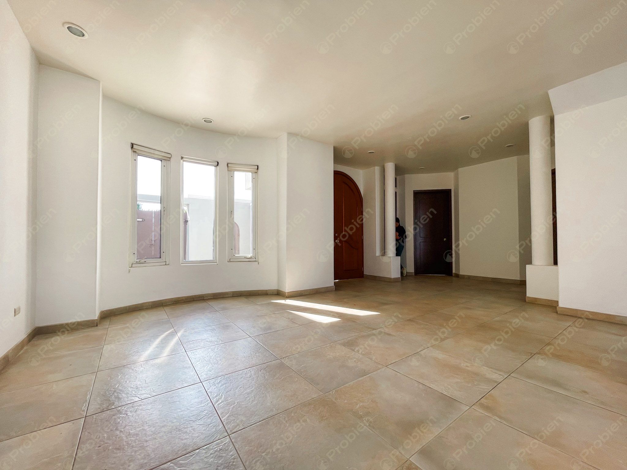 Casa en Venta en Hacienda Agua Caliente – 4 Recámaras, Patio Amplio y Excelente Ubicación - Foto 9 de 25