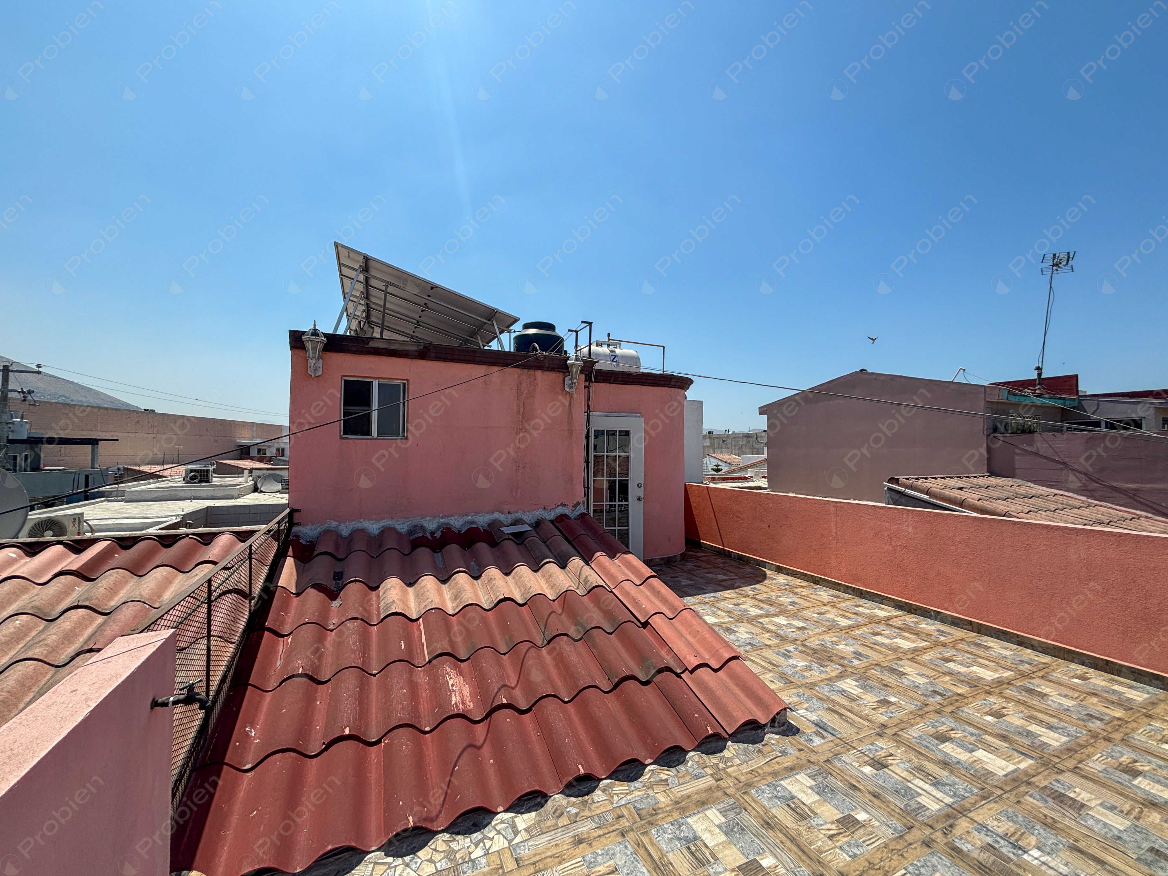 Casa en renta en Privada La Encantada Tijuana con rooftop y 5 recámaras - Foto 16 de 23