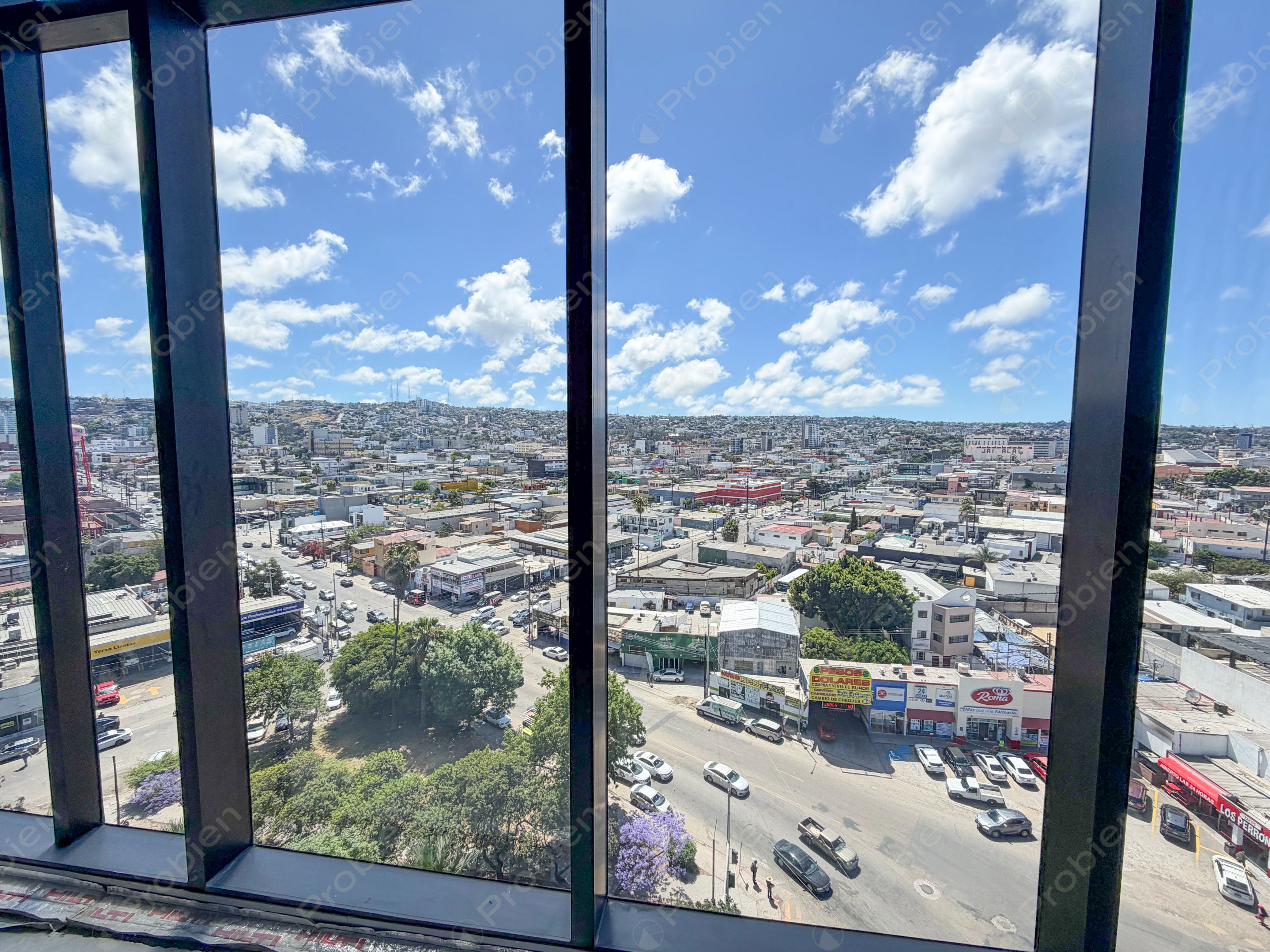 Consultorio u Oficina Corporativa en Renta de 173 m² en Cosmopolitan City Center, Zona Río Tijuana, con 4 Cajones de Estacionamiento y Seguridad 24/7 - Foto 11 de 13