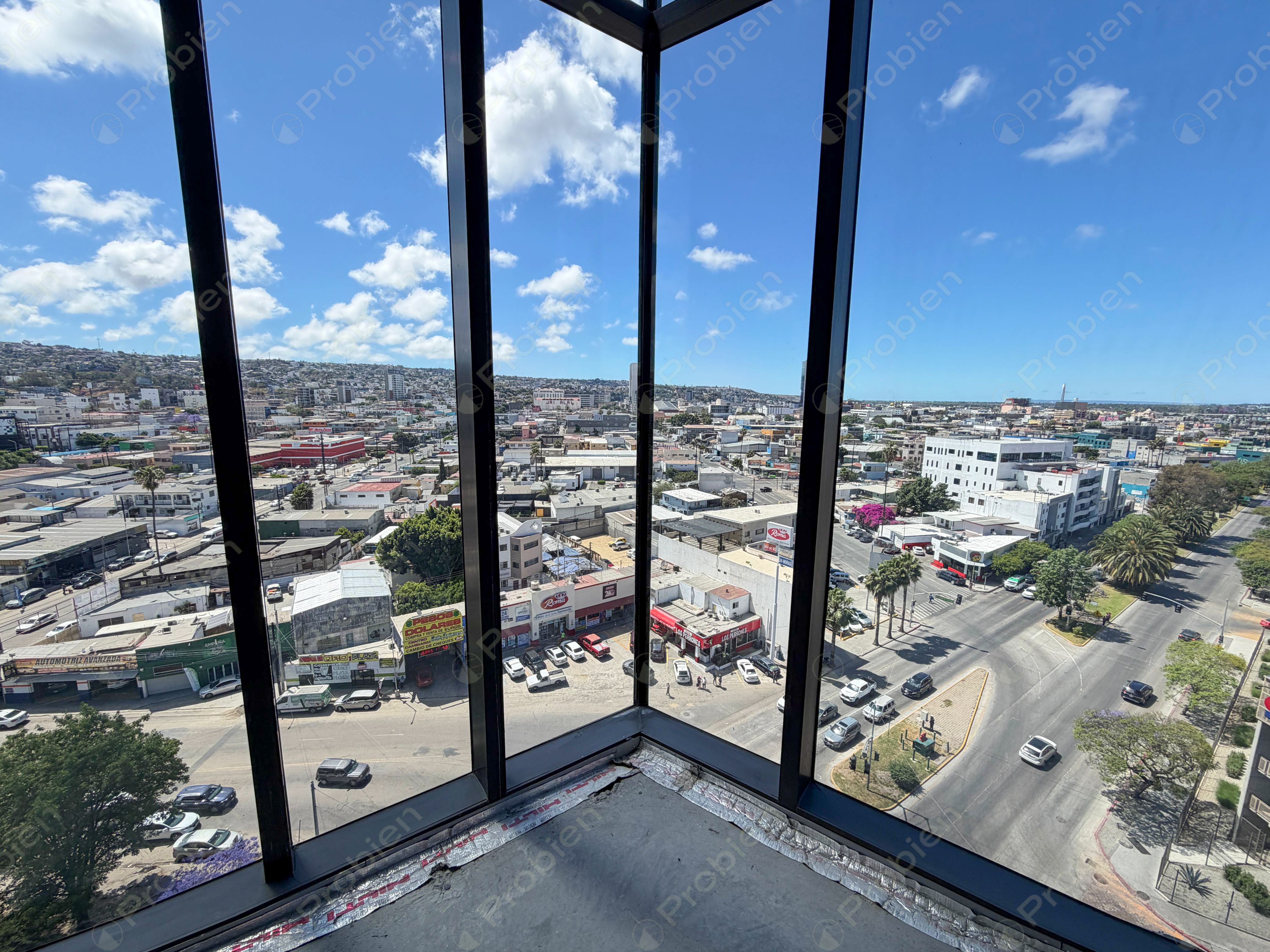 Consultorio u Oficina Corporativa en Renta de 173 m² en Cosmopolitan City Center, Zona Río Tijuana, con 4 Cajones de Estacionamiento y Seguridad 24/7 - Foto 12 de 13