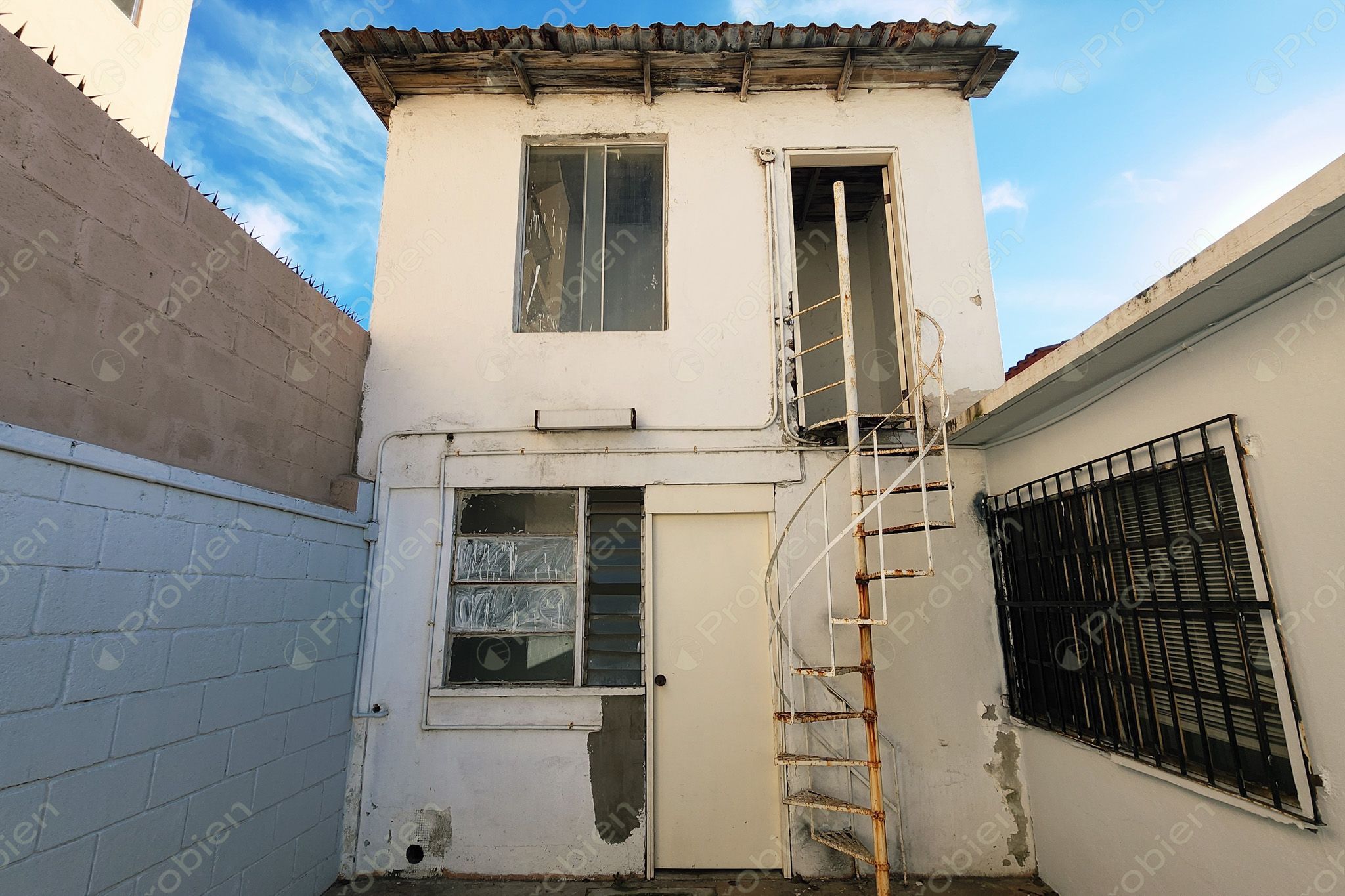 Local renta en Playas de Tijuana, Calle del Volcán, con amplio patio - Foto 24 de 32