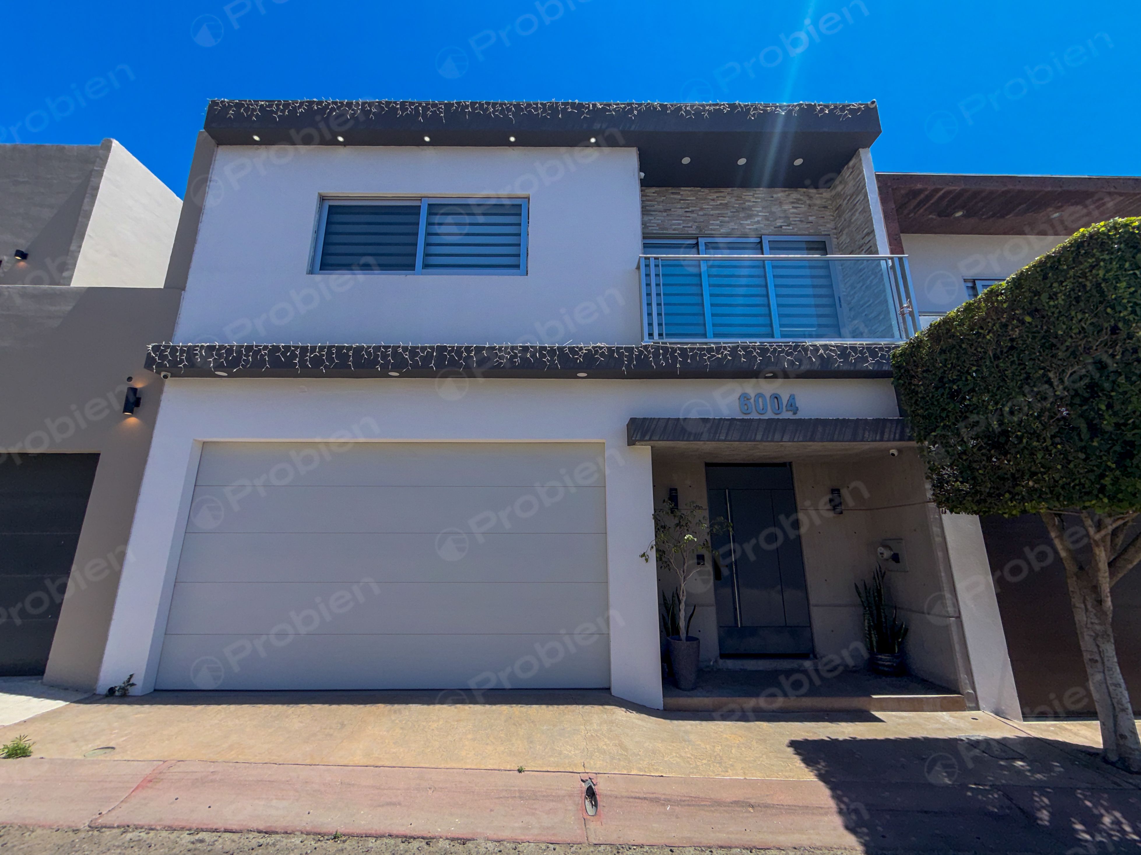 Casa en Renta de 4 Recámaras con Family Room en Prviada Hacienda Las Flores, Hacienda Agua Caliente - Foto 1 de 49