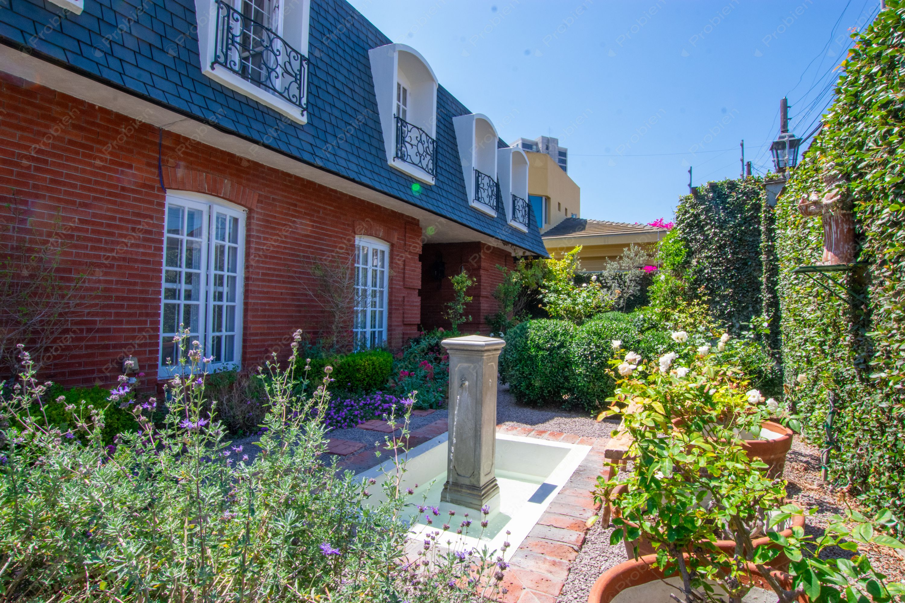 Casa de lujo en venta en Chapultepec Zona Dorada Tijuana estilo provenzal francés - Foto 1 de 25