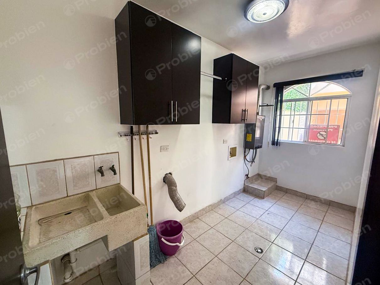 Casa en Renta en Colonia Lázaro Cárdenas 3ra Sección | 2 Pisos, 3 Recámaras, Paneles Solares - Foto 13 de 19