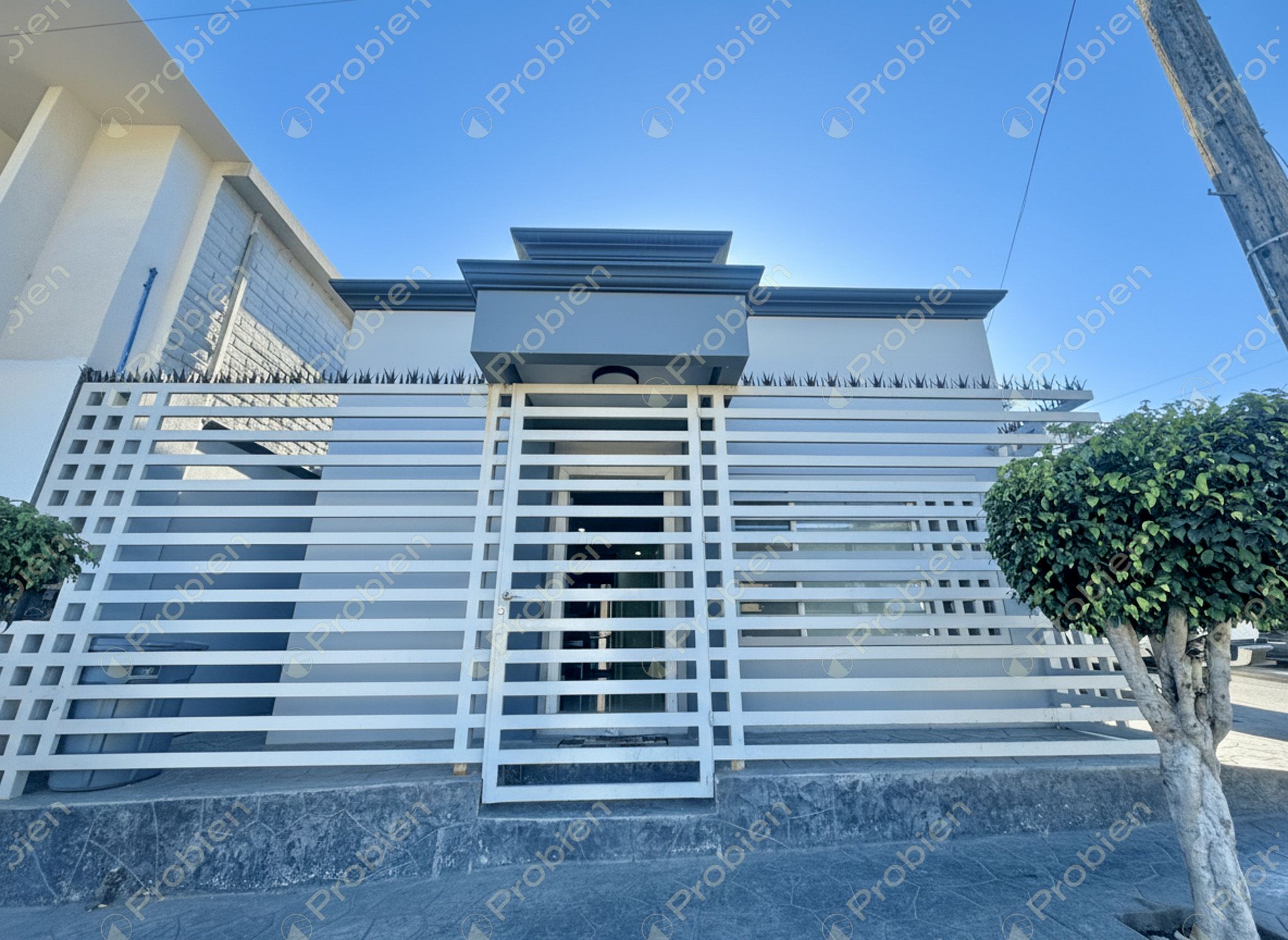 Casa en venta en La Mesa, de un piso en calle cerrada con excelente ubicación en Tijuana - Foto 1 de 12