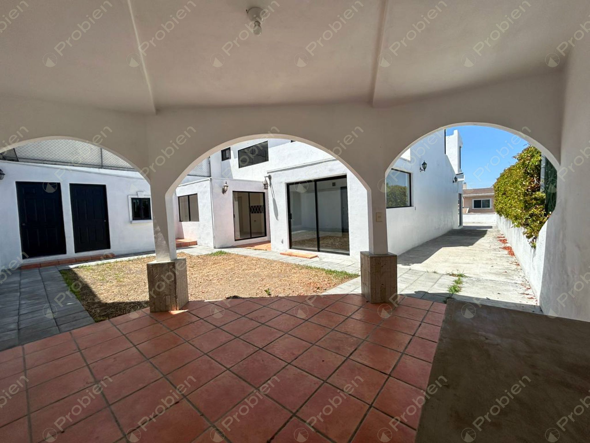 Casa en venta en Colinas de Agua Caliente en Tijuana con amplio terreno y alta plusvalía - Foto 3 de 15
